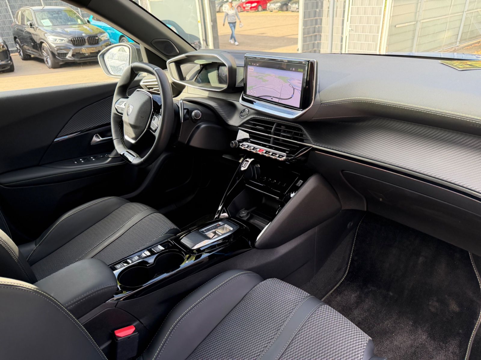 Fahrzeugabbildung Peugeot 2008 GT*1.HD*VERTIGO BLUE*360 KAMERA*AUT*EL.SD*