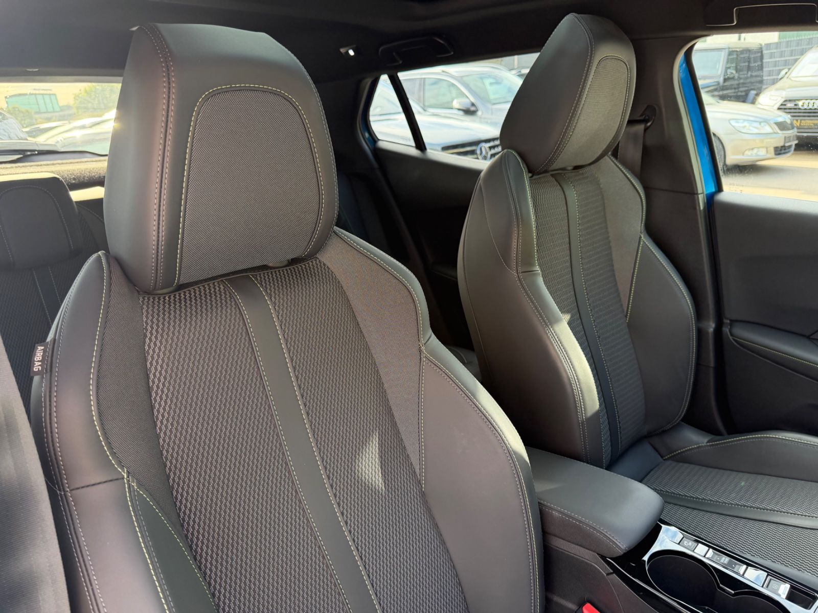 Fahrzeugabbildung Peugeot 2008 GT*1.HD*VERTIGO BLUE*360 KAMERA*AUT*EL.SD*