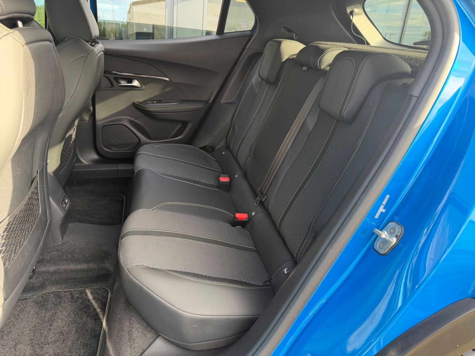 Fahrzeugabbildung Peugeot 2008 GT*1.HD*VERTIGO BLUE*360 KAMERA*AUT*EL.SD*