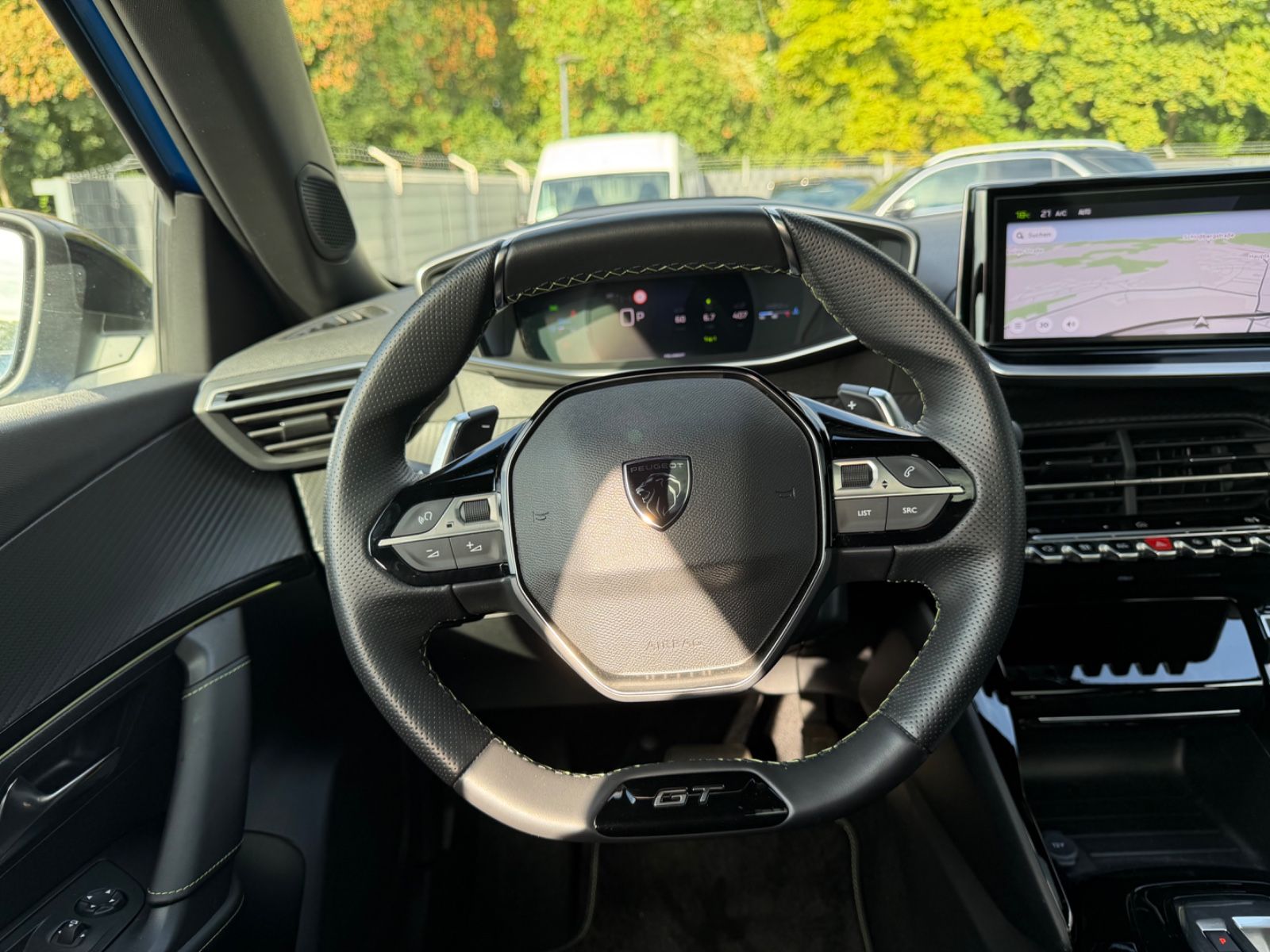 Fahrzeugabbildung Peugeot 2008 GT*1.HD*VERTIGO BLUE*360 KAMERA*AUT*EL.SD*