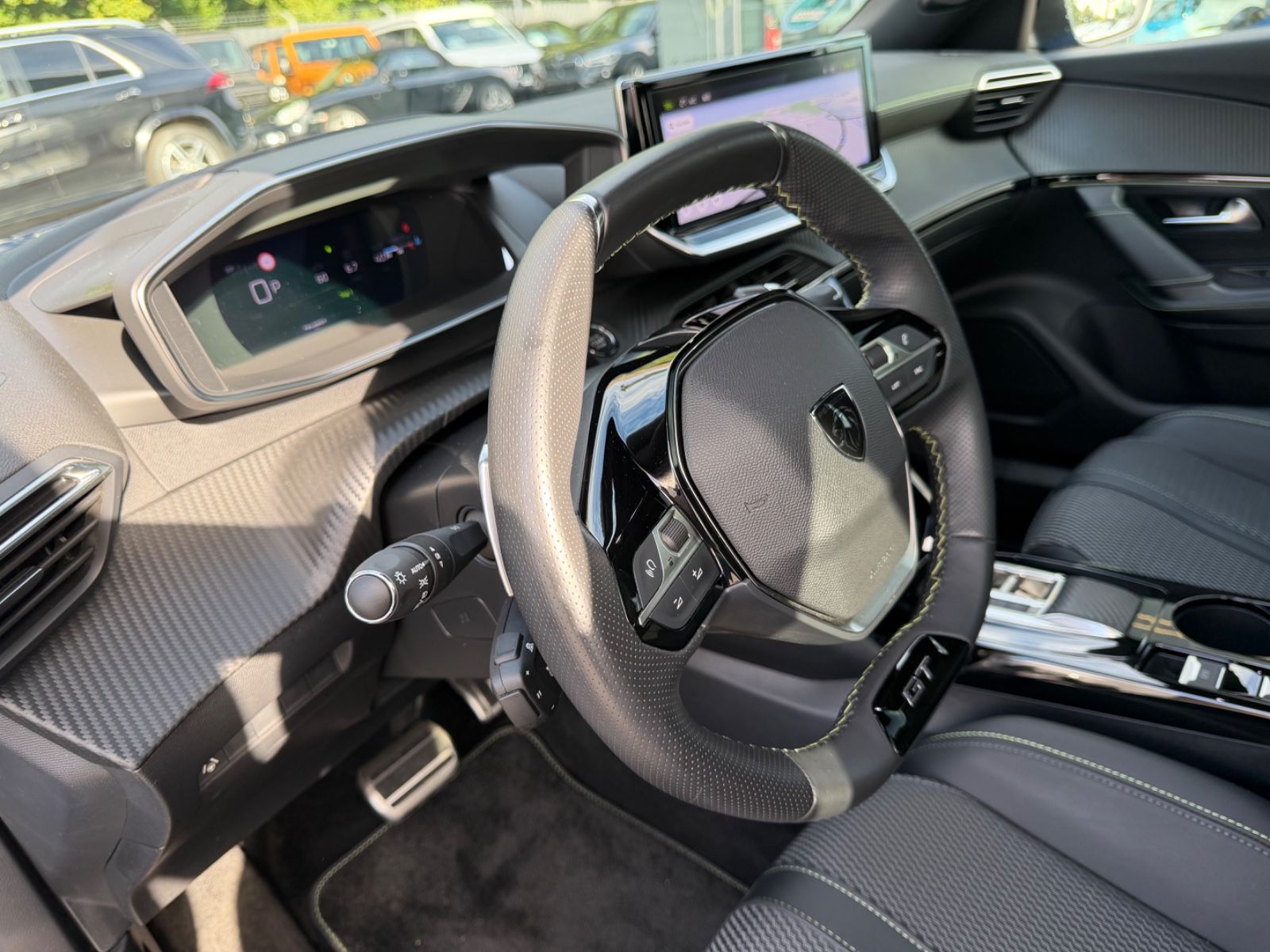 Fahrzeugabbildung Peugeot 2008 GT*1.HD*VERTIGO BLUE*360 KAMERA*AUT*EL.SD*
