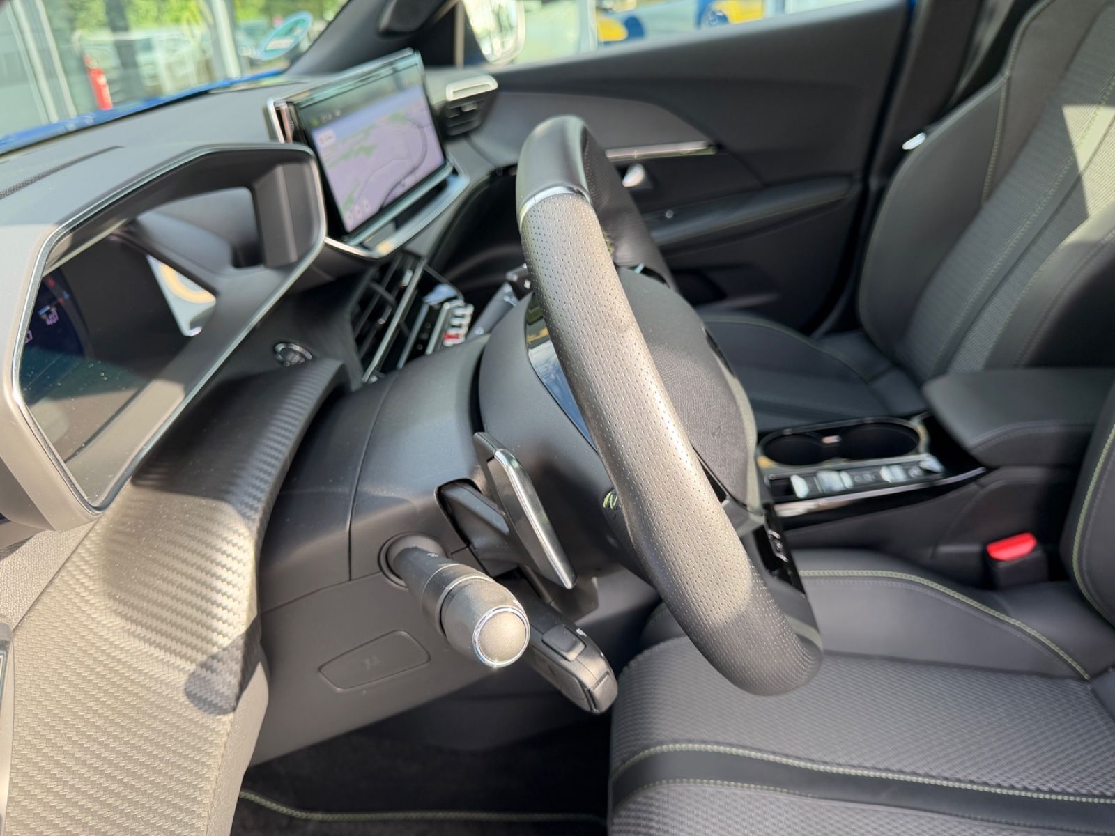 Fahrzeugabbildung Peugeot 2008 GT*1.HD*VERTIGO BLUE*360 KAMERA*AUT*EL.SD*