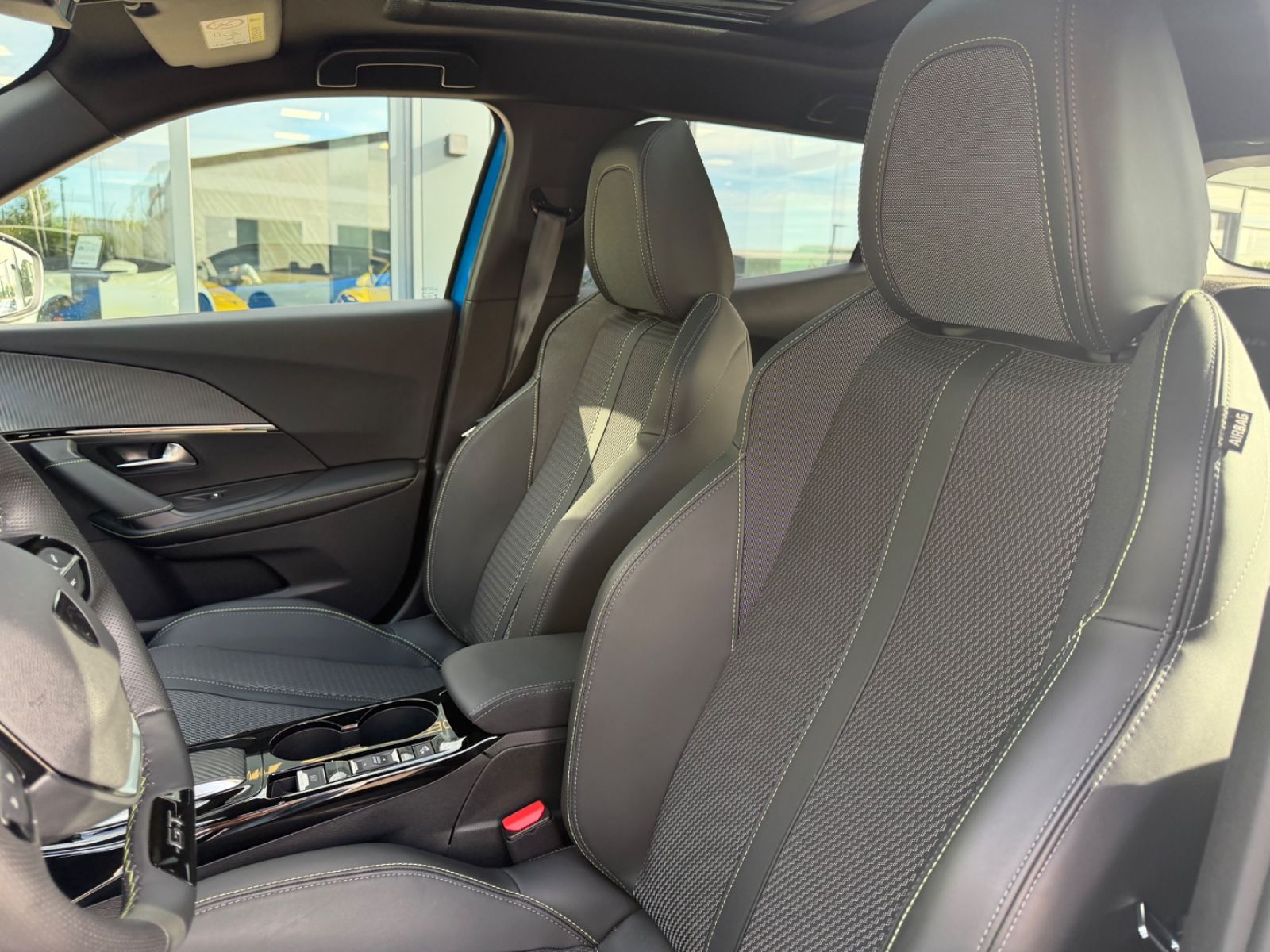 Fahrzeugabbildung Peugeot 2008 GT*1.HD*VERTIGO BLUE*360 KAMERA*AUT*EL.SD*