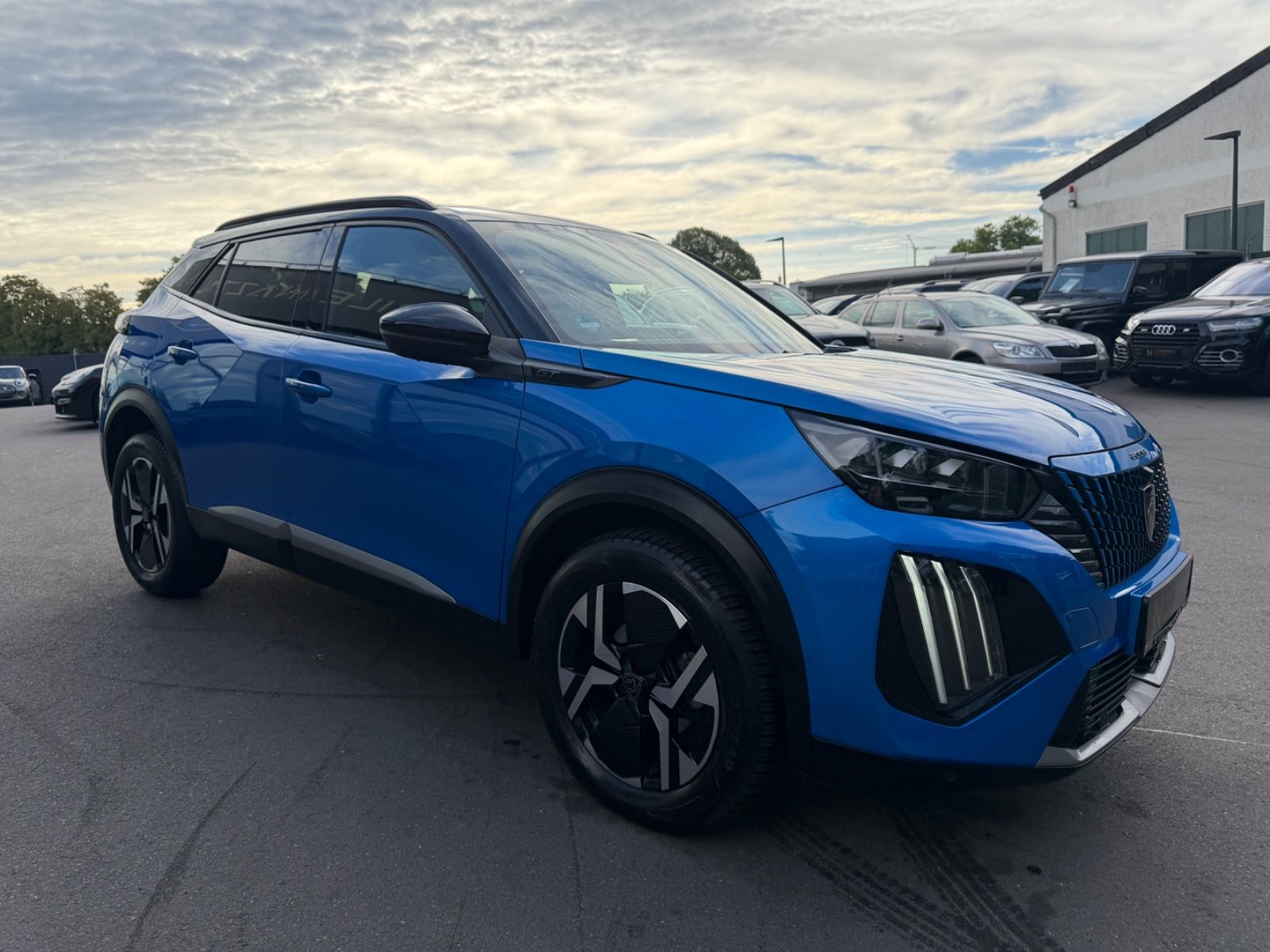 Fahrzeugabbildung Peugeot 2008 GT*1.HD*VERTIGO BLUE*360 KAMERA*AUT*EL.SD*