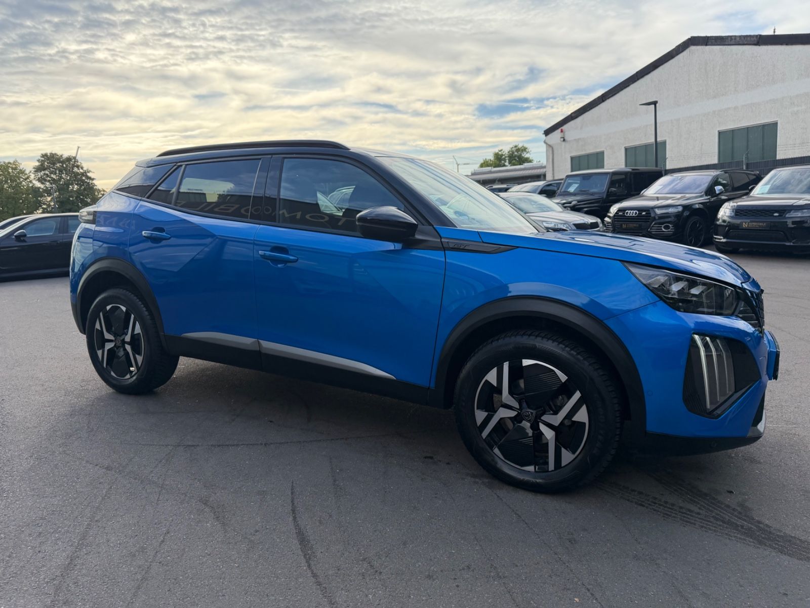 Fahrzeugabbildung Peugeot 2008 GT*1.HD*VERTIGO BLUE*360 KAMERA*AUT*EL.SD*