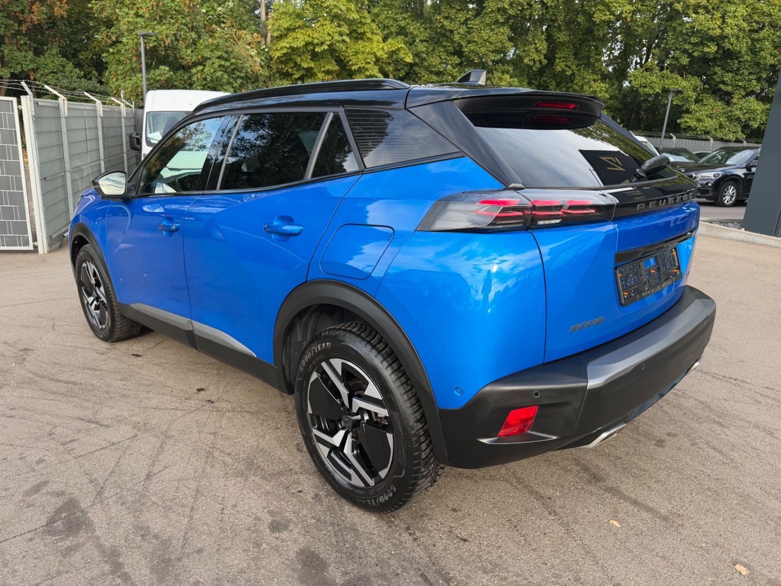 Fahrzeugabbildung Peugeot 2008 GT*1.HD*VERTIGO BLUE*360 KAMERA*AUT*EL.SD*