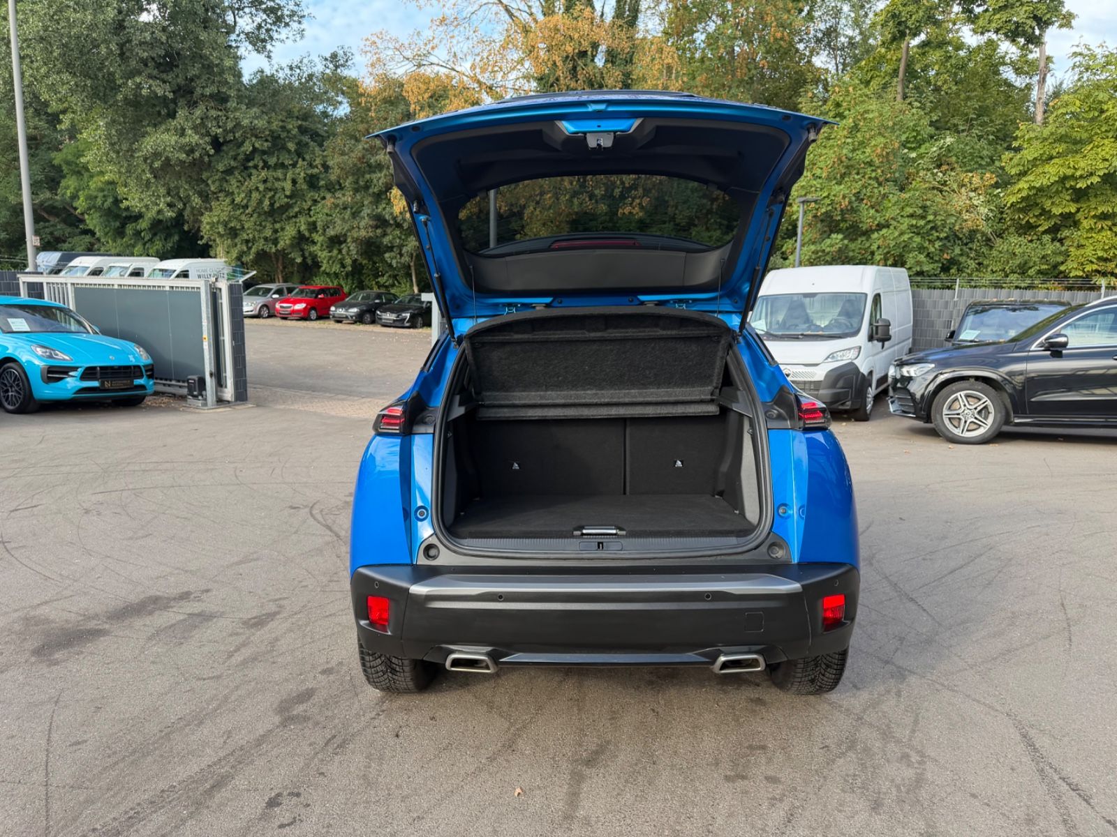 Fahrzeugabbildung Peugeot 2008 GT*1.HD*VERTIGO BLUE*360 KAMERA*AUT*EL.SD*