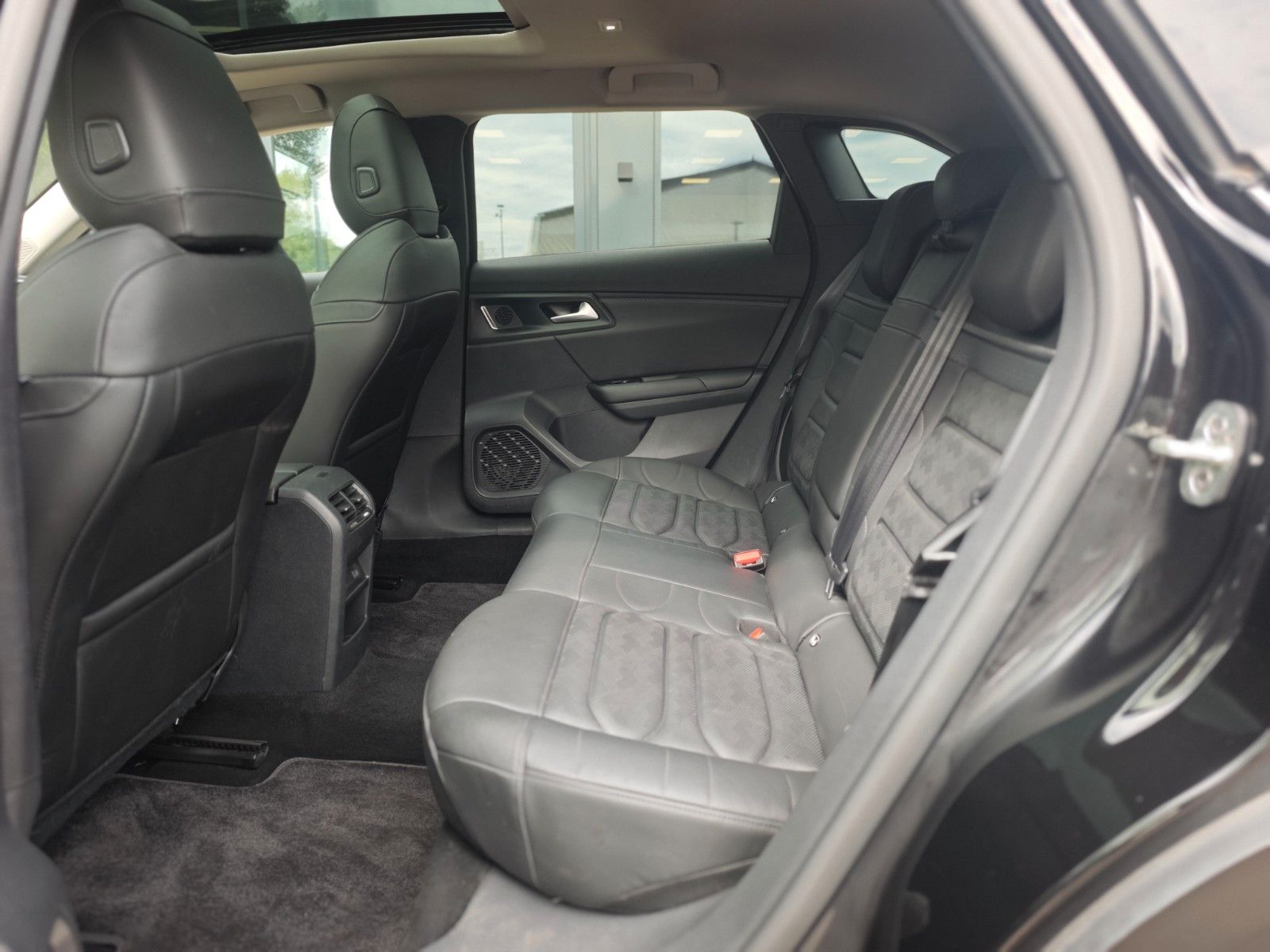 Fahrzeugabbildung Citroën C5 X SHINE PLUG IN HYBRID*1.HD*LED*360 KAM*EL.SD