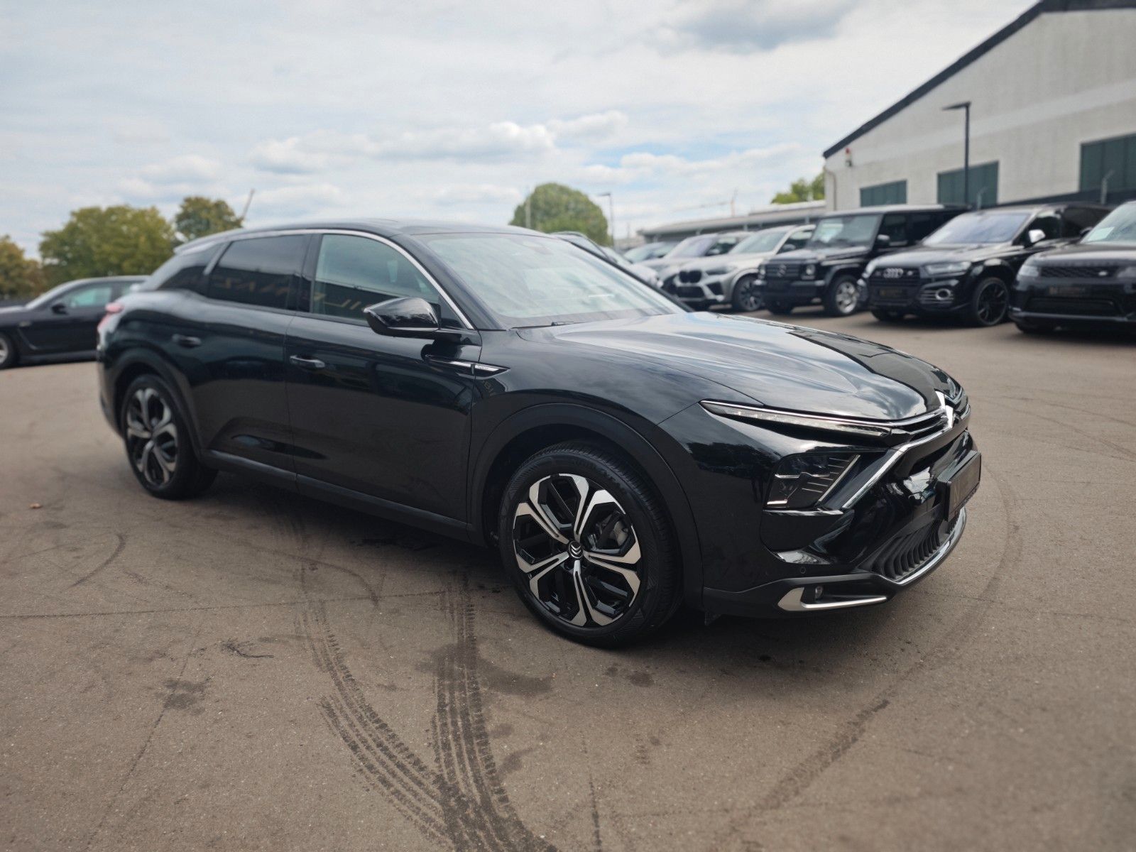 Fahrzeugabbildung Citroën C5 X SHINE PLUG IN HYBRID*1.HD*LED*360 KAM*EL.SD