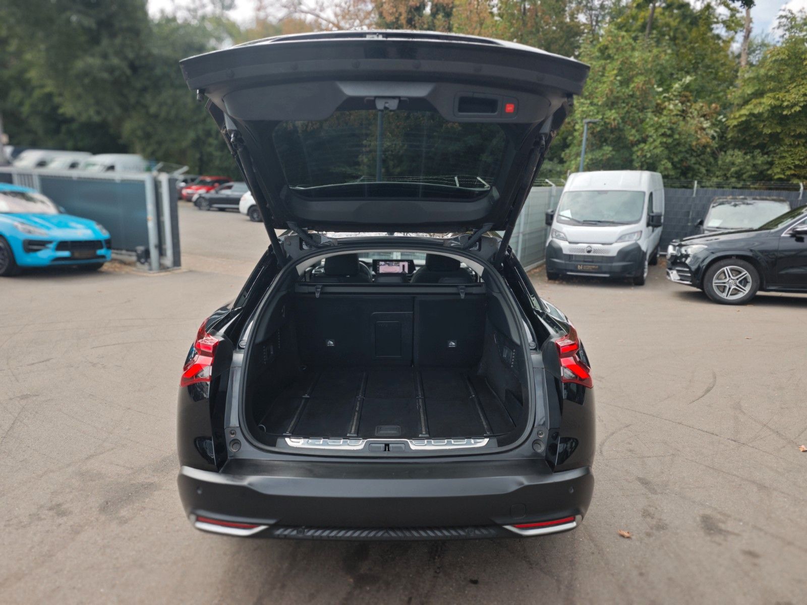 Fahrzeugabbildung Citroën C5 X SHINE PLUG IN HYBRID*1.HD*LED*360 KAM*EL.SD