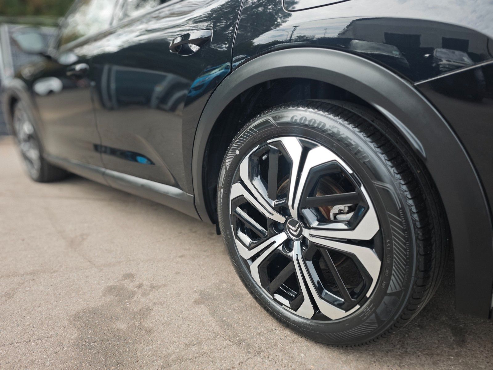 Fahrzeugabbildung Citroën C5 X SHINE PLUG IN HYBRID*1.HD*LED*360 KAM*EL.SD