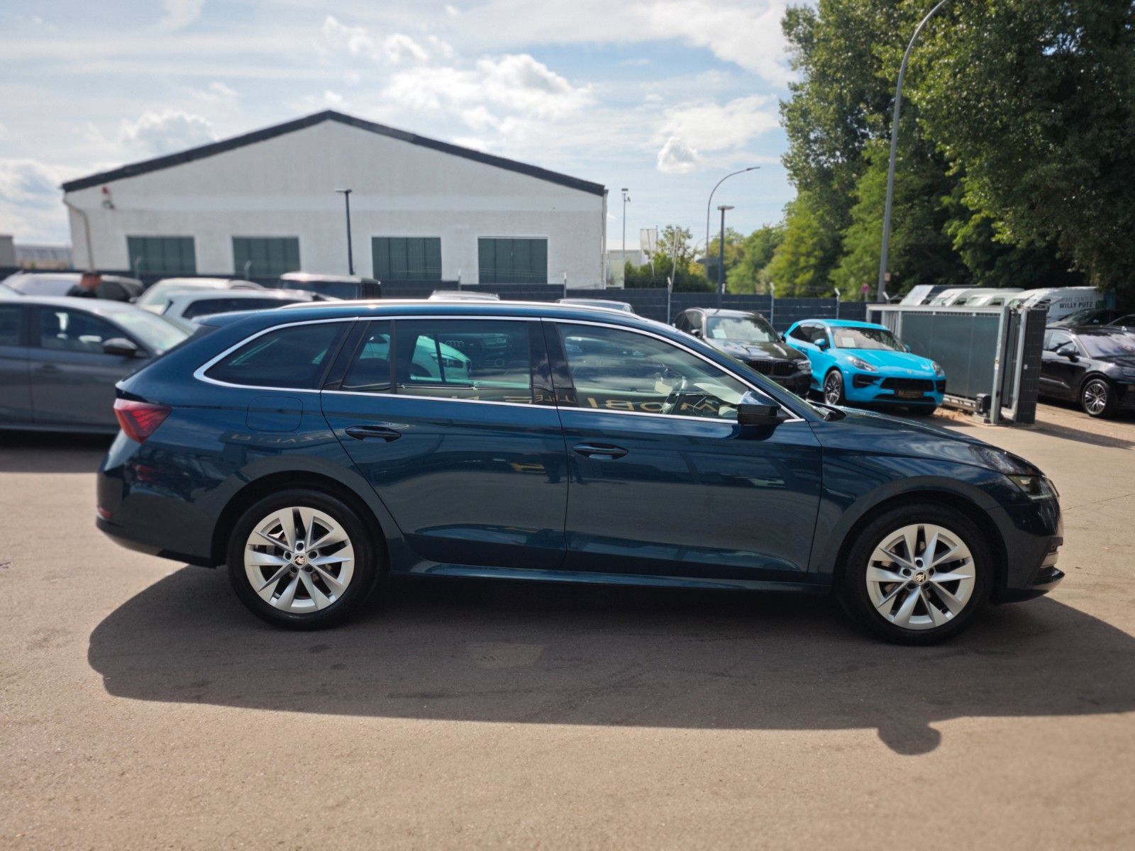 Fahrzeugabbildung SKODA OCTAVIA*PANORAMA*APPLE CAR*NAVI*SHZ*VIRTUAL*