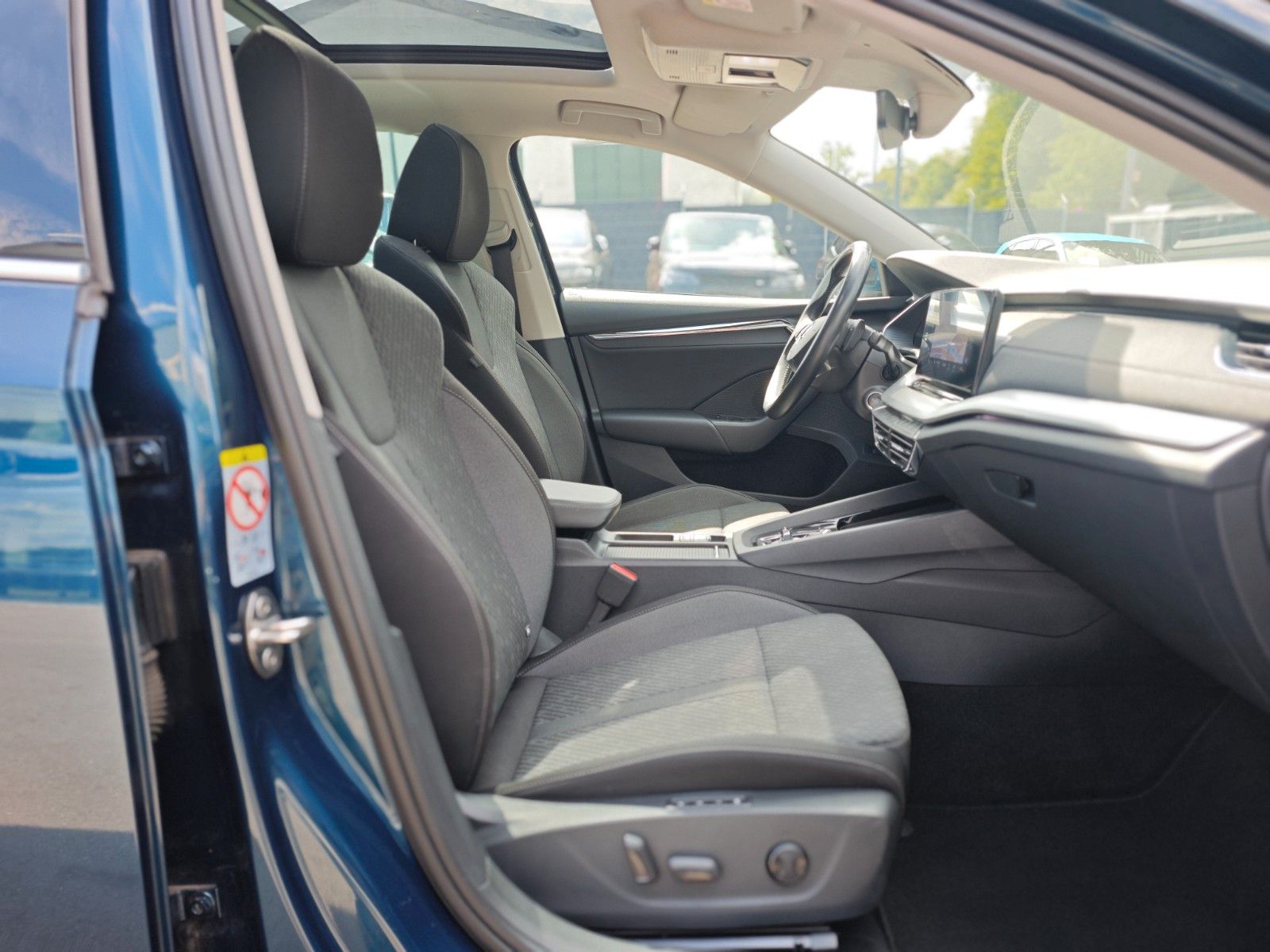 Fahrzeugabbildung SKODA OCTAVIA*PANORAMA*APPLE CAR*NAVI*SHZ*VIRTUAL*