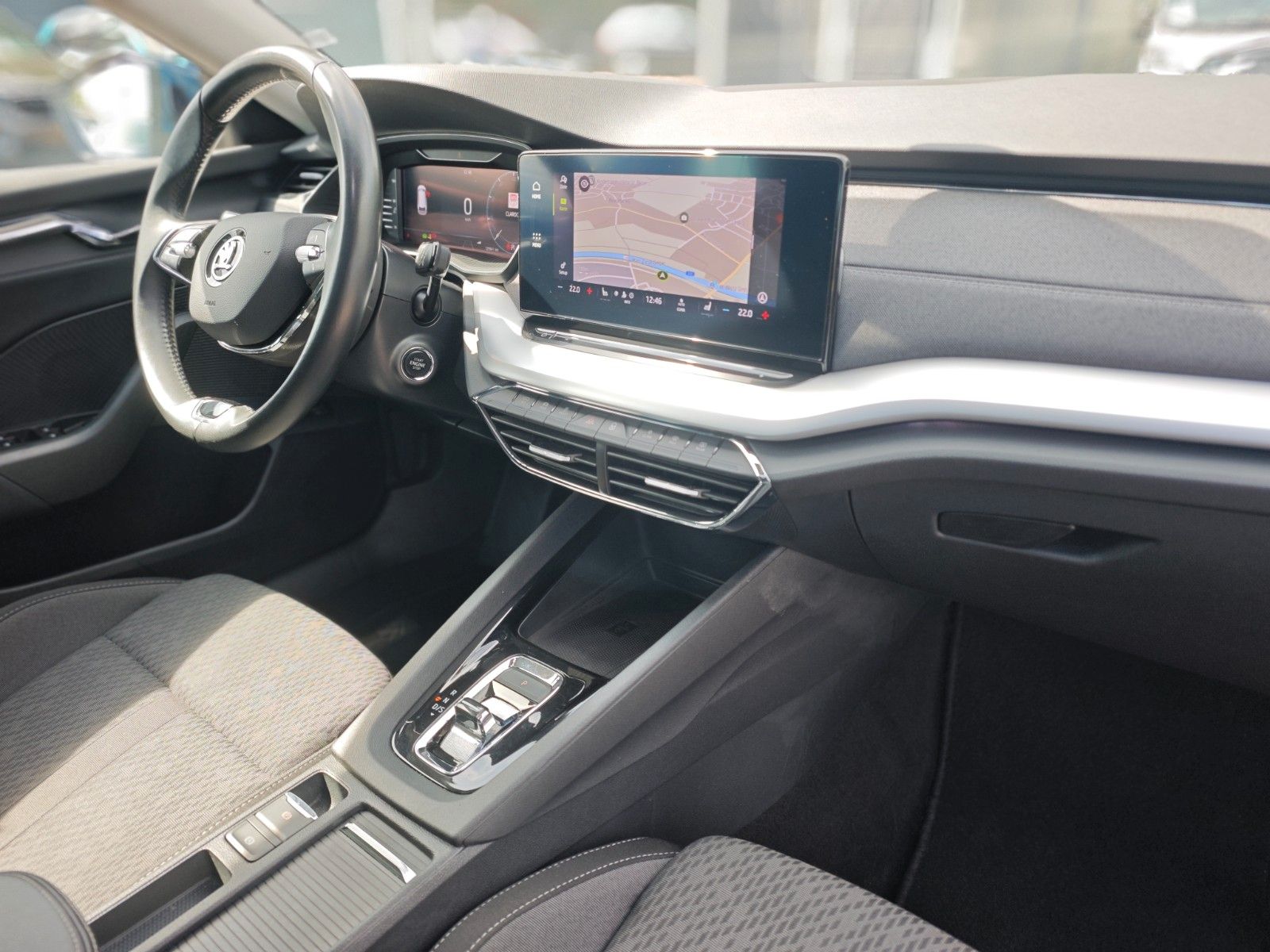 Fahrzeugabbildung SKODA OCTAVIA*PANORAMA*APPLE CAR*NAVI*SHZ*VIRTUAL*