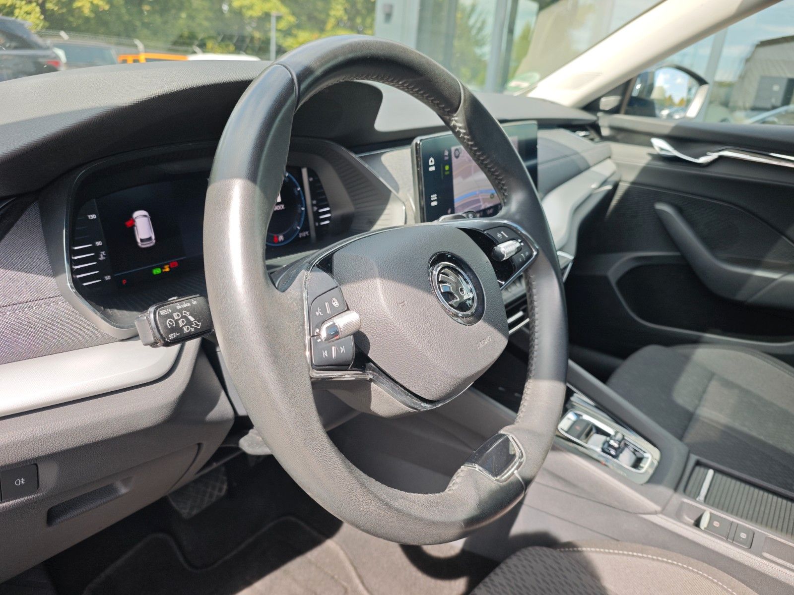 Fahrzeugabbildung SKODA OCTAVIA*PANORAMA*APPLE CAR*NAVI*SHZ*VIRTUAL*