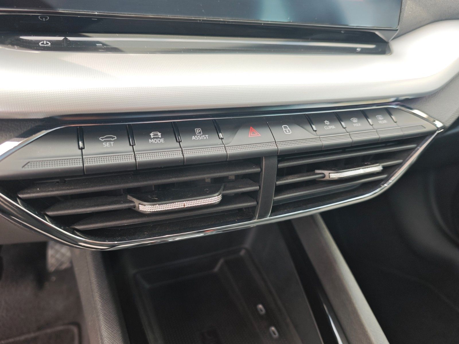 Fahrzeugabbildung SKODA OCTAVIA*PANORAMA*APPLE CAR*NAVI*SHZ*VIRTUAL*