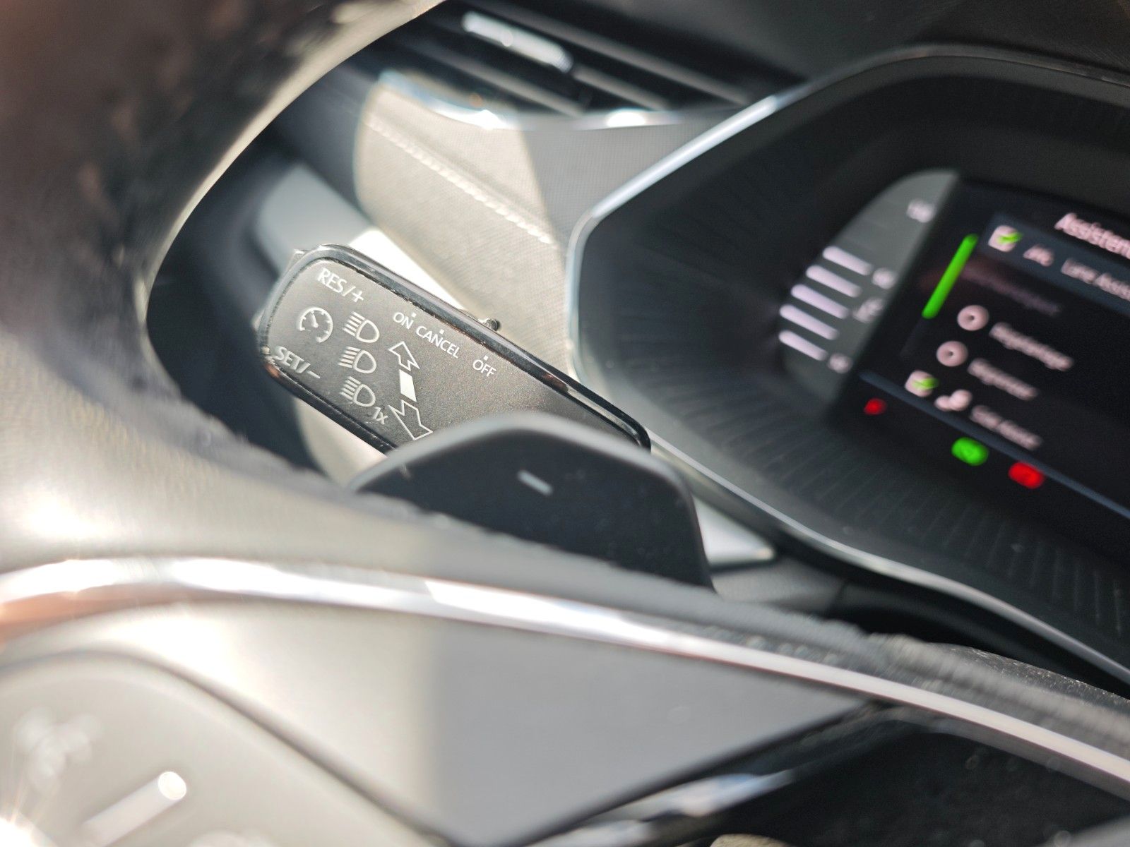 Fahrzeugabbildung SKODA OCTAVIA*PANORAMA*APPLE CAR*NAVI*SHZ*VIRTUAL*