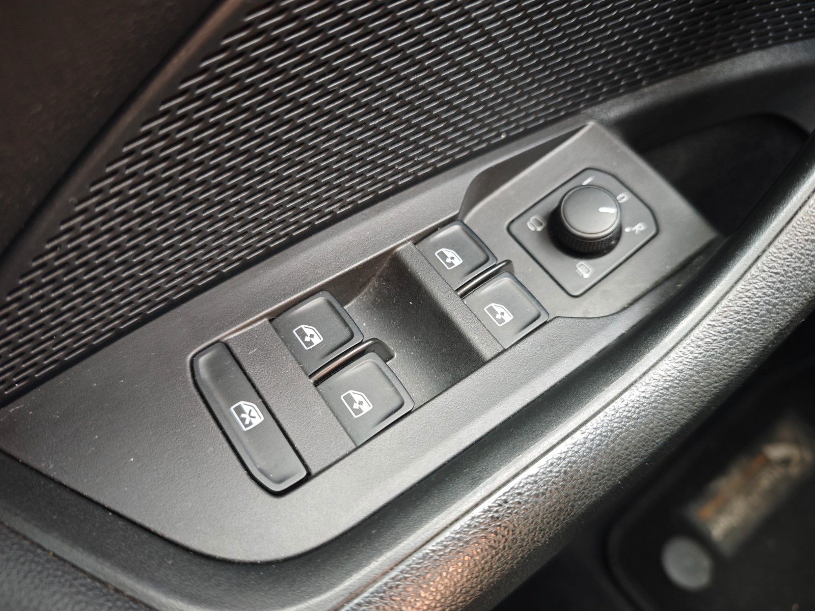 Fahrzeugabbildung SKODA OCTAVIA*PANORAMA*APPLE CAR*NAVI*SHZ*VIRTUAL*