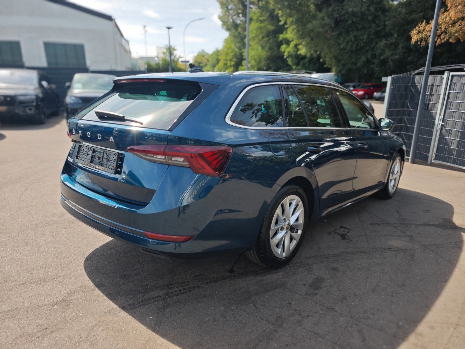 Fahrzeugabbildung SKODA OCTAVIA*PANORAMA*APPLE CAR*NAVI*SHZ*VIRTUAL*