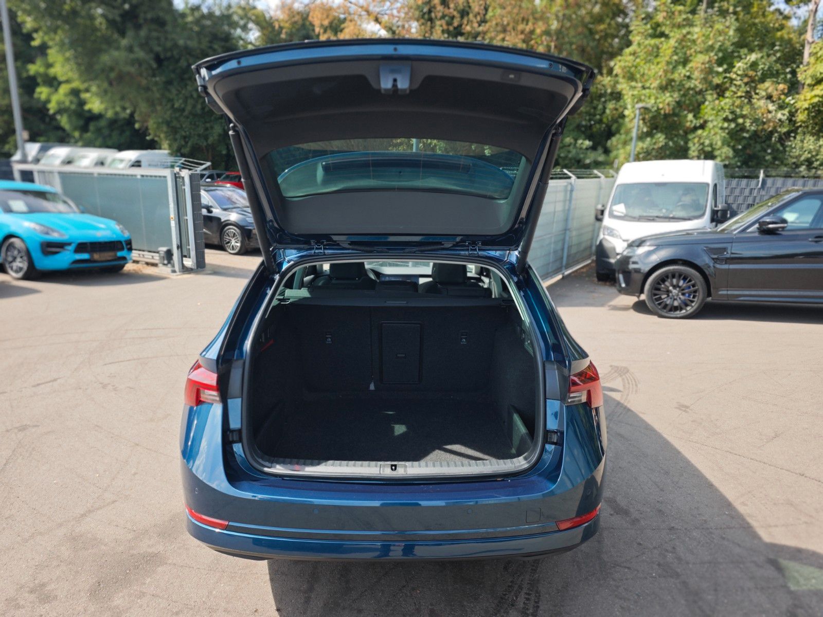 Fahrzeugabbildung SKODA OCTAVIA*PANORAMA*APPLE CAR*NAVI*SHZ*VIRTUAL*