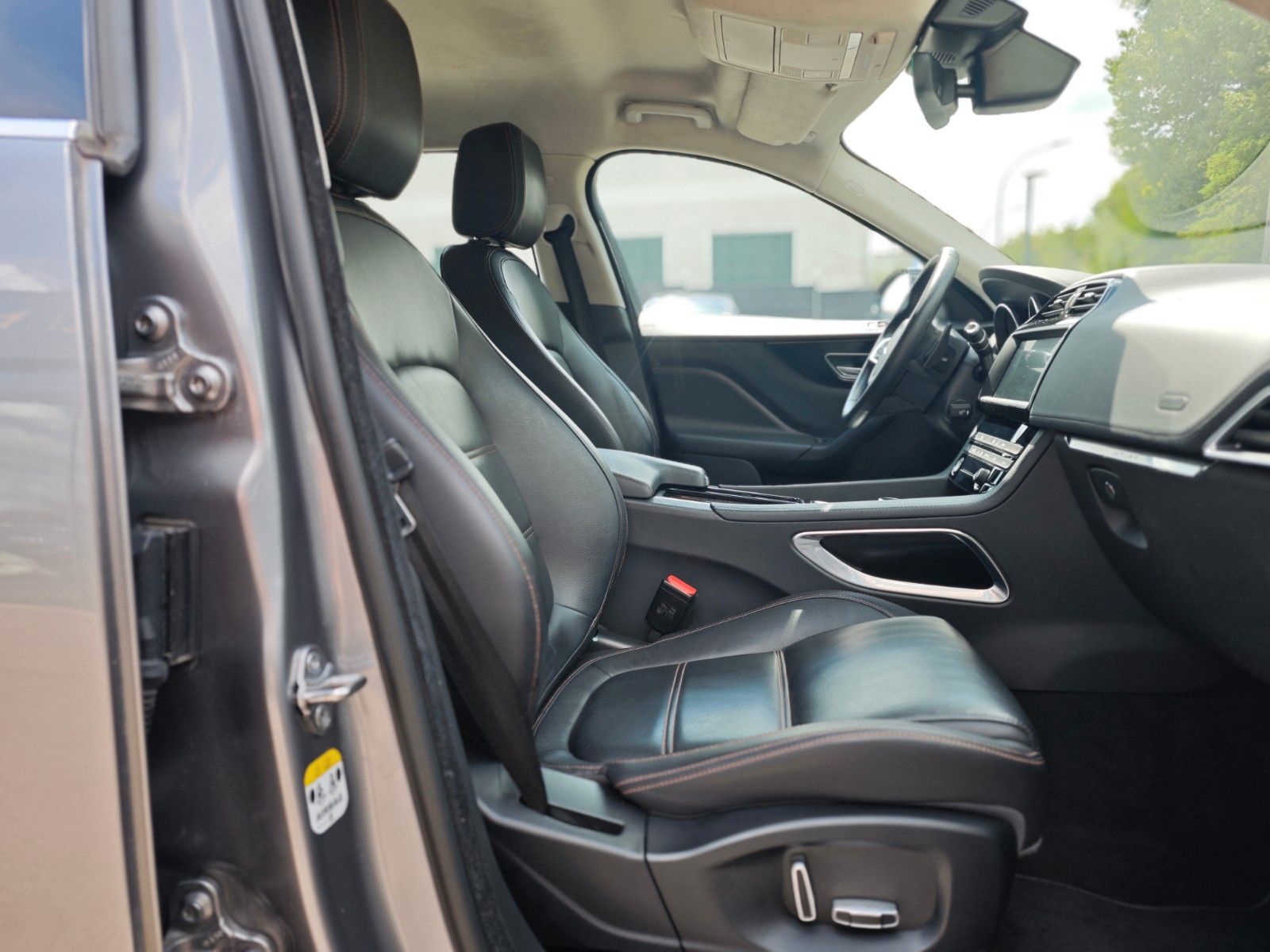 Fahrzeugabbildung Jaguar F-PACE PRESTIGE AWD*VOLL-LED*LEDER*SHZ *KAMERA*