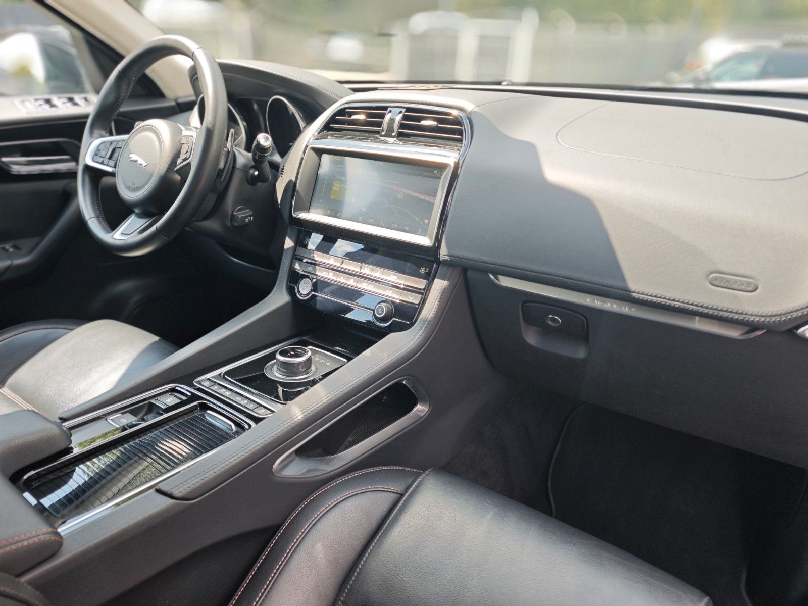 Fahrzeugabbildung Jaguar F-PACE PRESTIGE AWD*VOLL-LED*LEDER*SHZ *KAMERA*