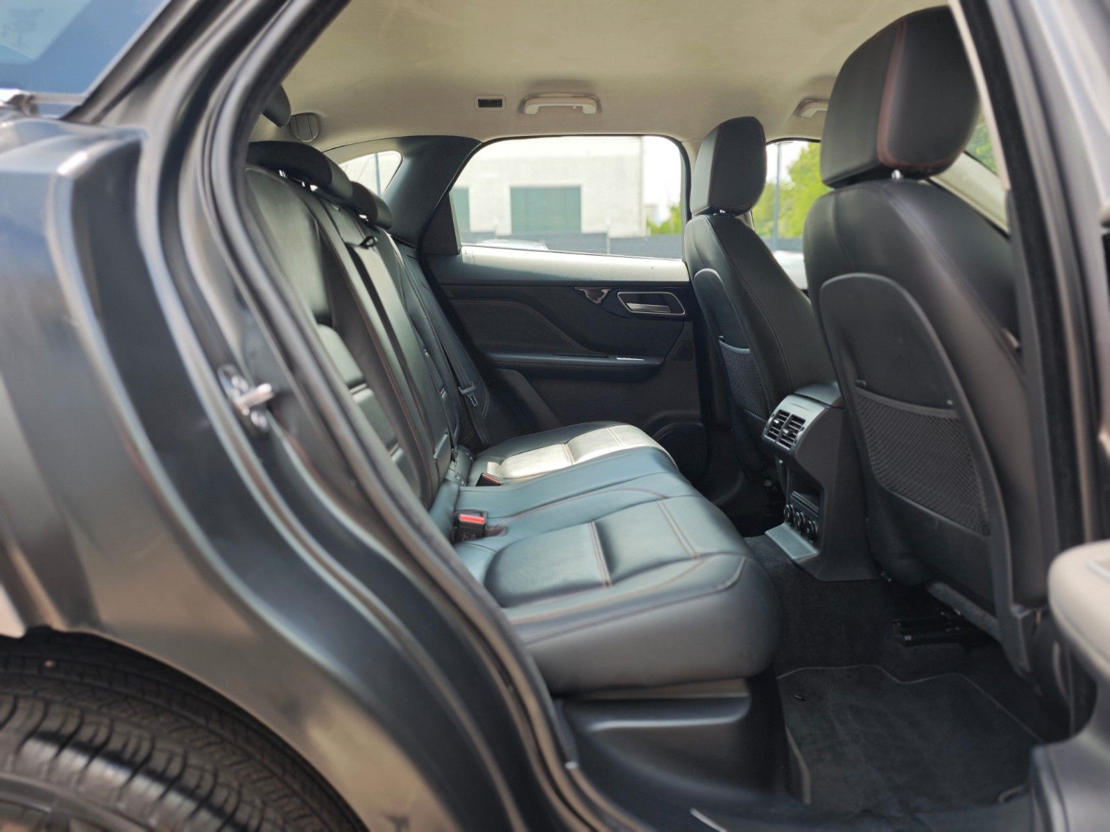 Fahrzeugabbildung Jaguar F-PACE PRESTIGE AWD*VOLL-LED*LEDER*SHZ *KAMERA*