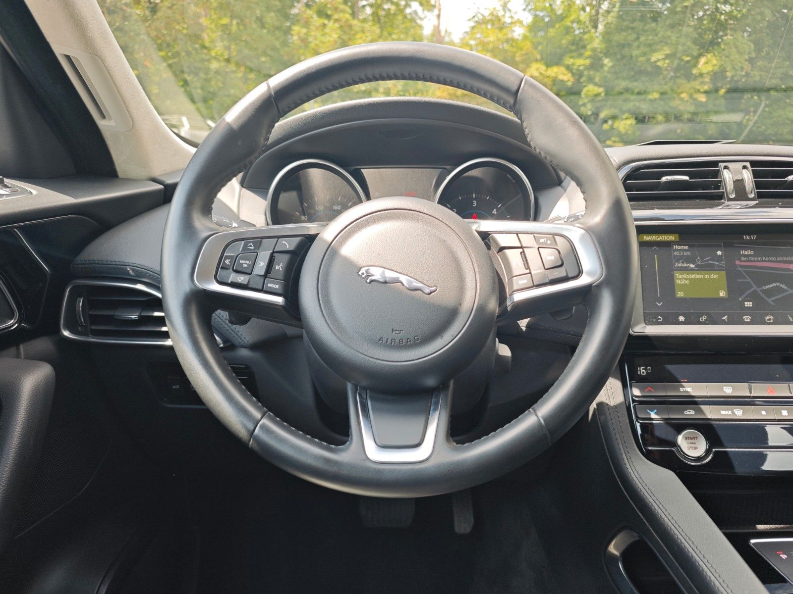 Fahrzeugabbildung Jaguar F-PACE PRESTIGE AWD*VOLL-LED*LEDER*SHZ *KAMERA*