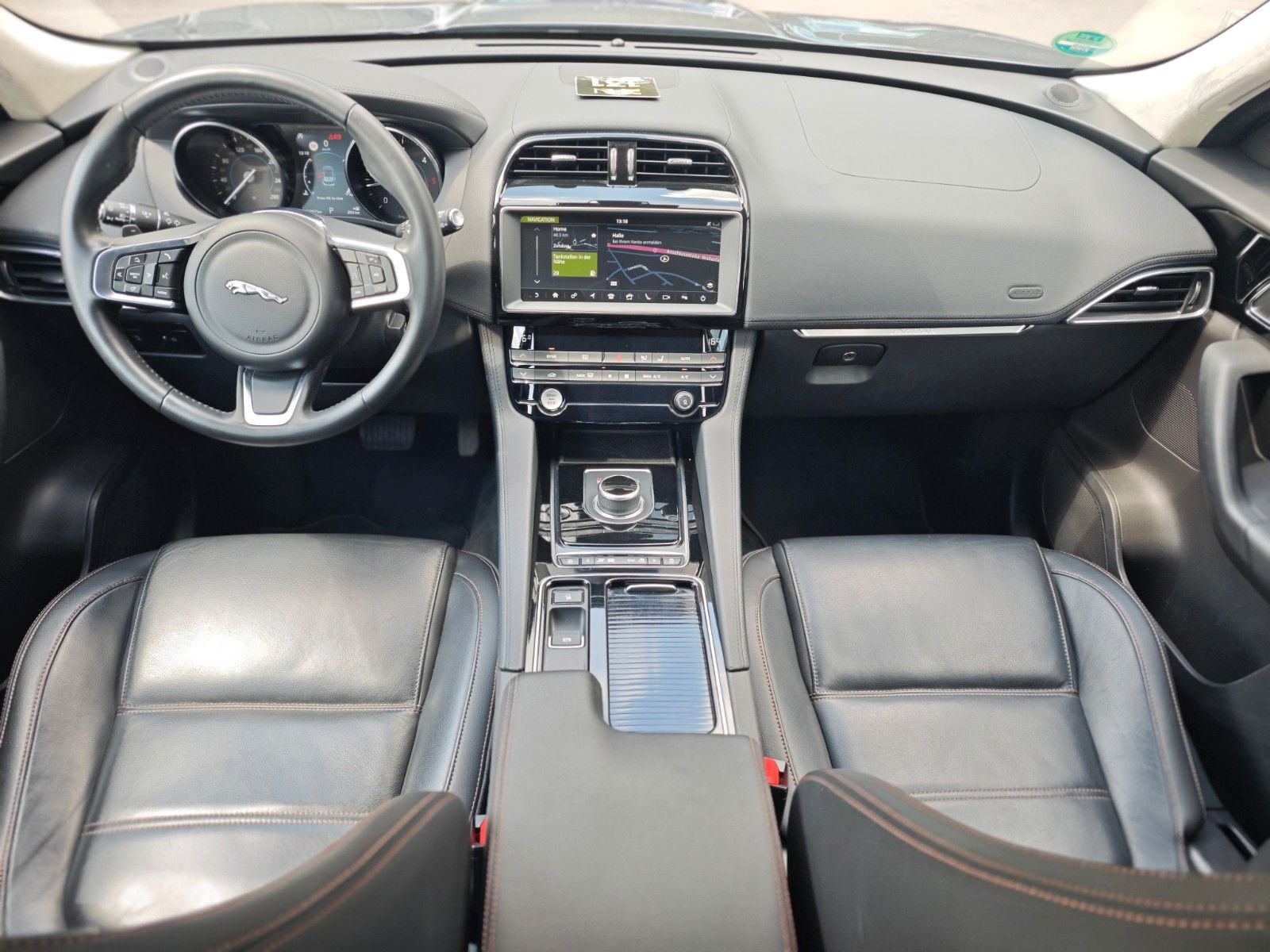 Fahrzeugabbildung Jaguar F-PACE PRESTIGE AWD*VOLL-LED*LEDER*SHZ *KAMERA*