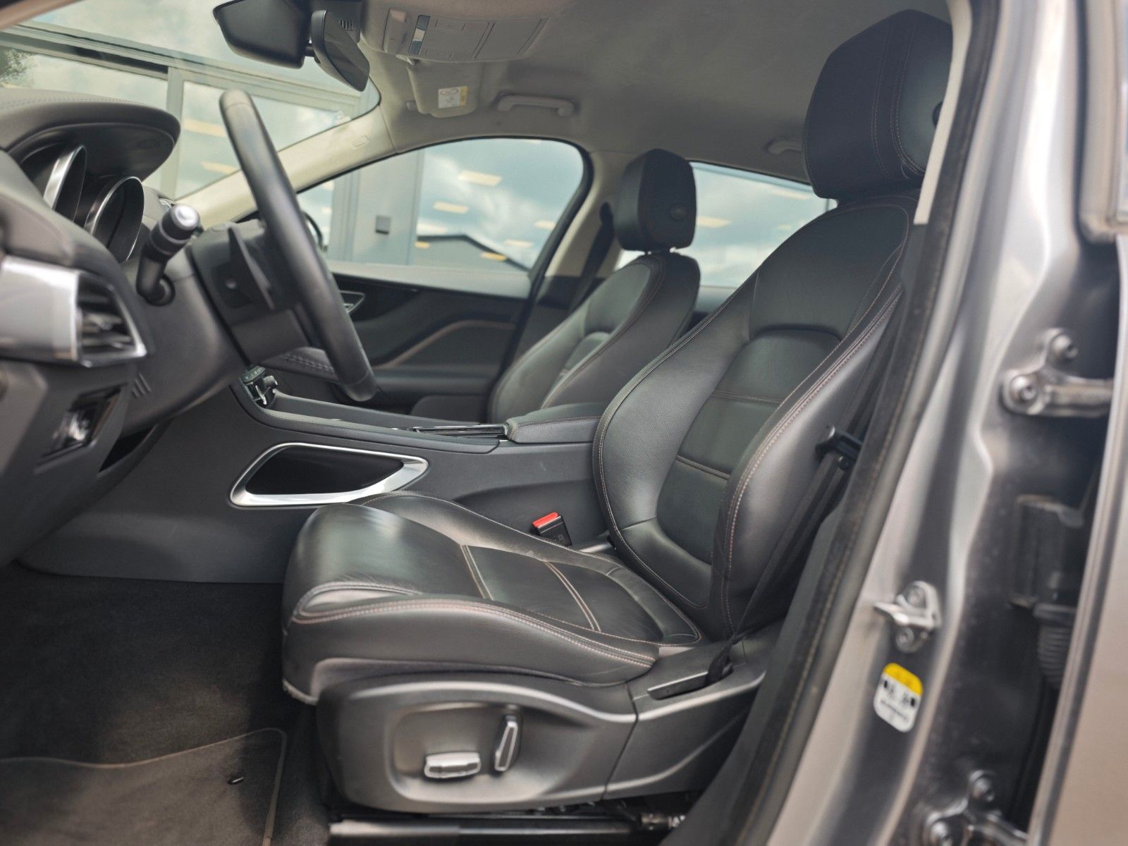 Fahrzeugabbildung Jaguar F-PACE PRESTIGE AWD*VOLL-LED*LEDER*SHZ *KAMERA*