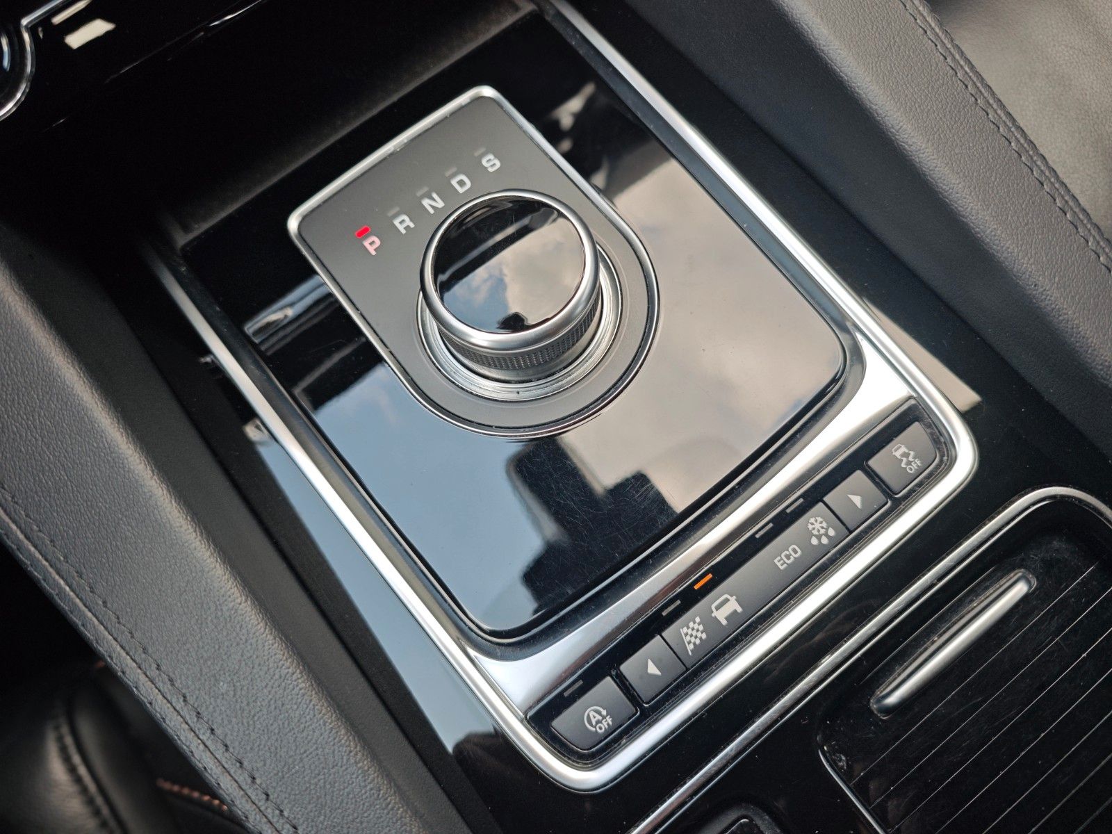 Fahrzeugabbildung Jaguar F-PACE PRESTIGE AWD*VOLL-LED*LEDER*SHZ *KAMERA*