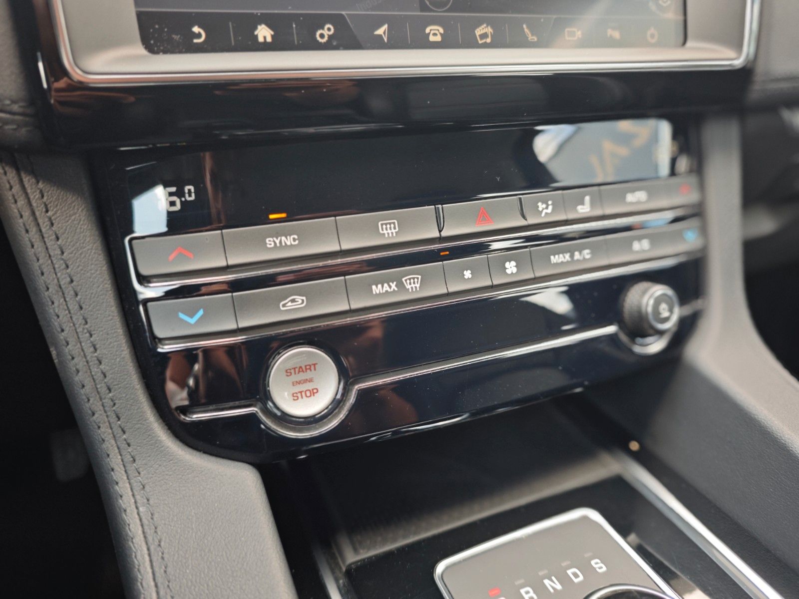 Fahrzeugabbildung Jaguar F-PACE PRESTIGE AWD*VOLL-LED*LEDER*SHZ *KAMERA*