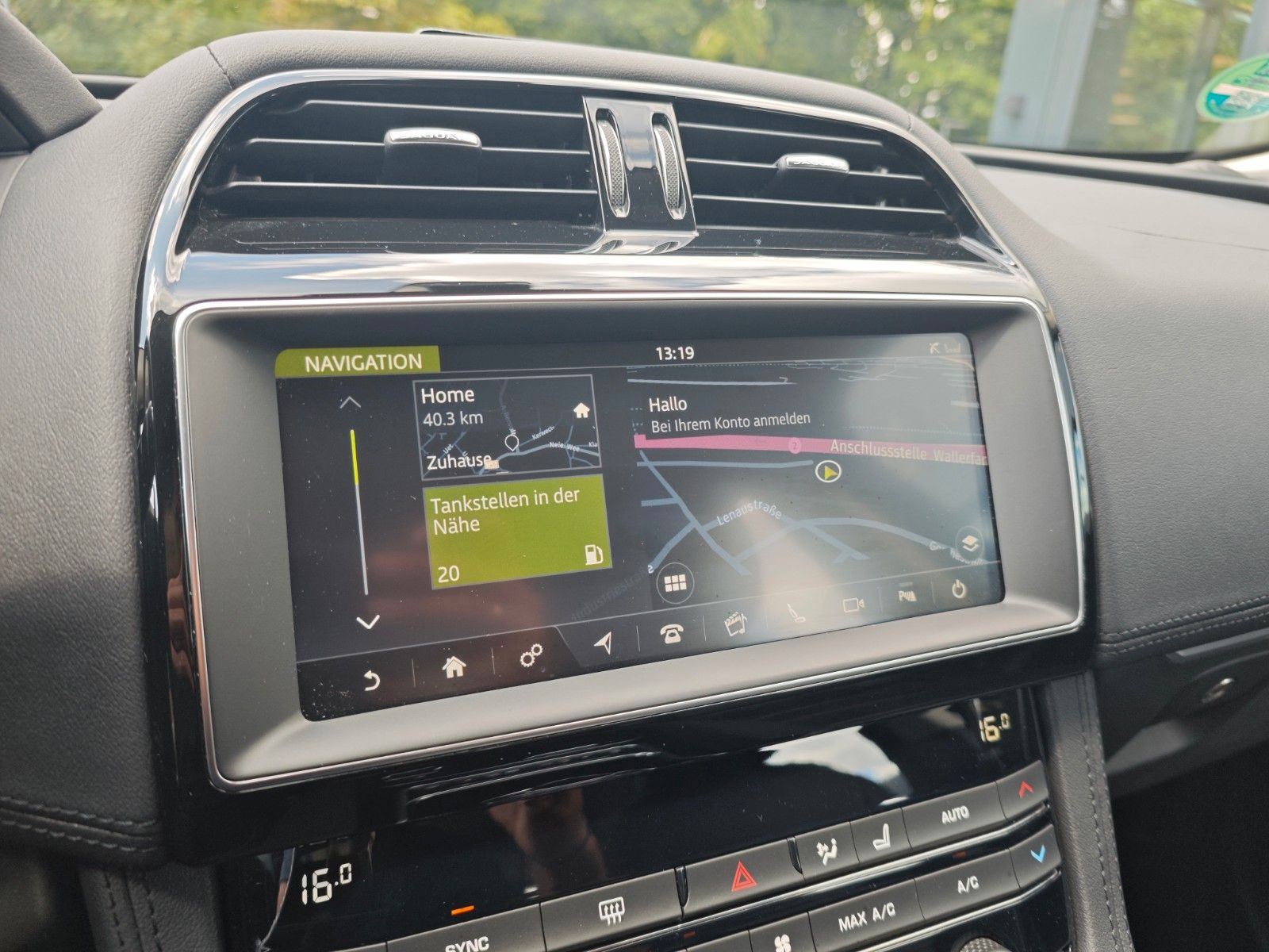 Fahrzeugabbildung Jaguar F-PACE PRESTIGE AWD*VOLL-LED*LEDER*SHZ *KAMERA*