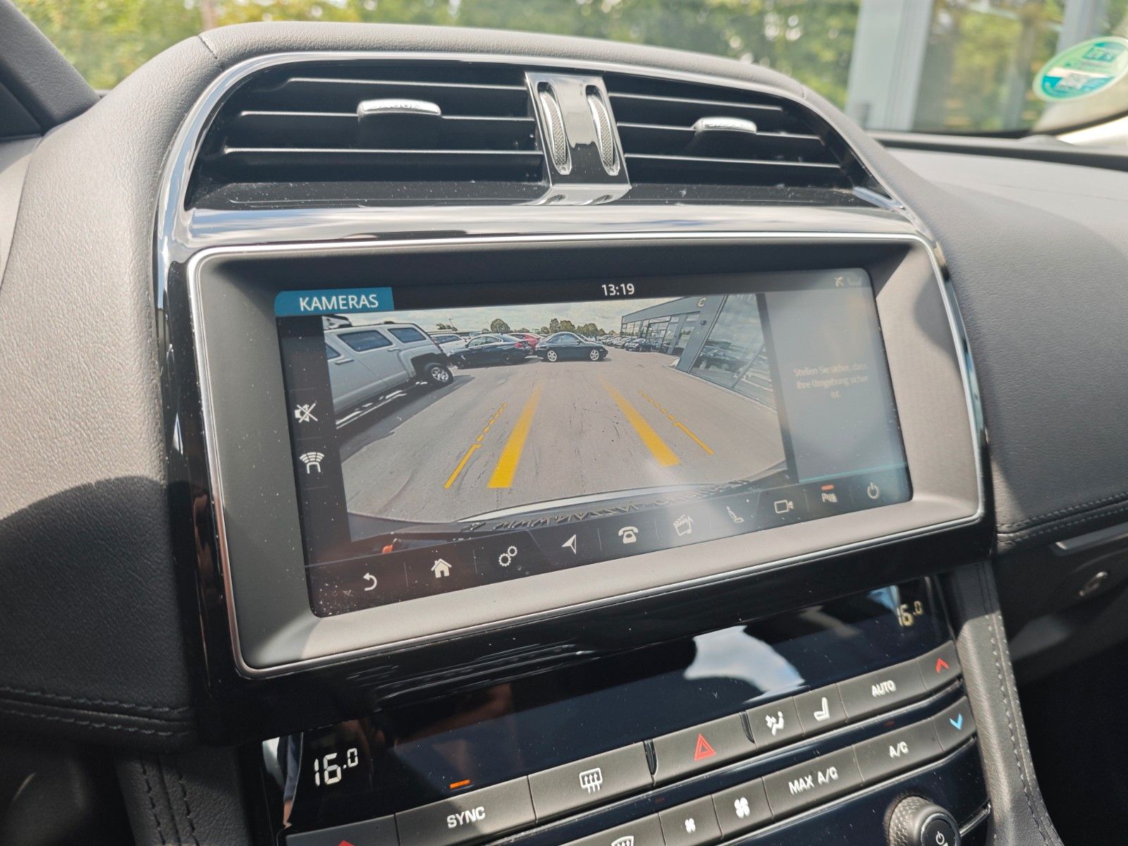 Fahrzeugabbildung Jaguar F-PACE PRESTIGE AWD*VOLL-LED*LEDER*SHZ *KAMERA*