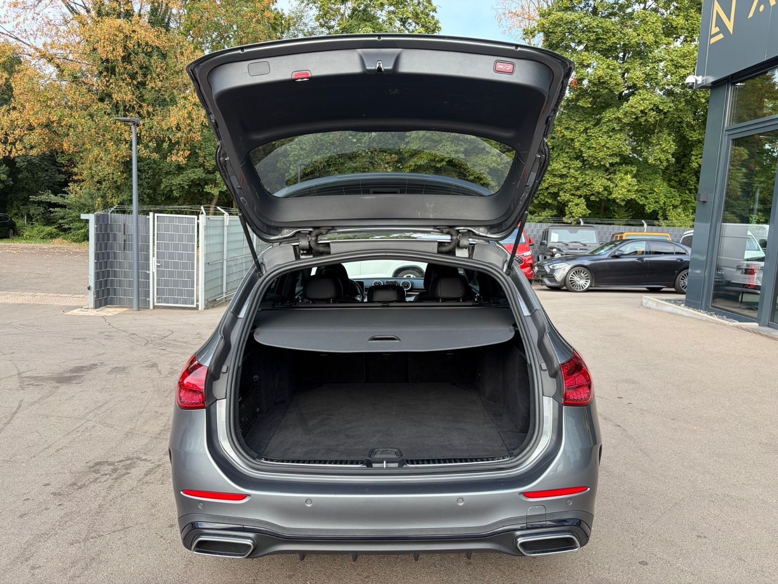 Fahrzeugabbildung Mercedes-Benz C 200 T *AMG-LINE*NIGHT*DIGITAL-LIGHT*19 ZOLL*