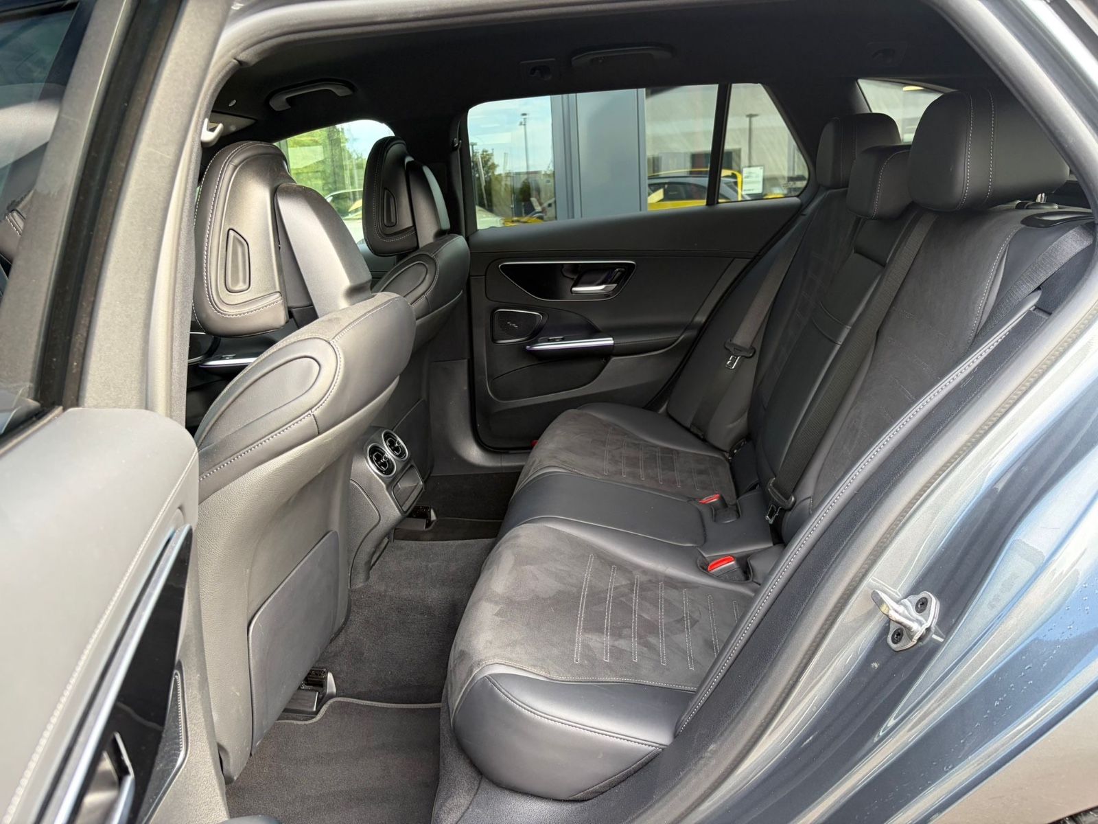 Fahrzeugabbildung Mercedes-Benz C 200 T *AMG-LINE*NIGHT*DIGITAL-LIGHT*19 ZOLL*