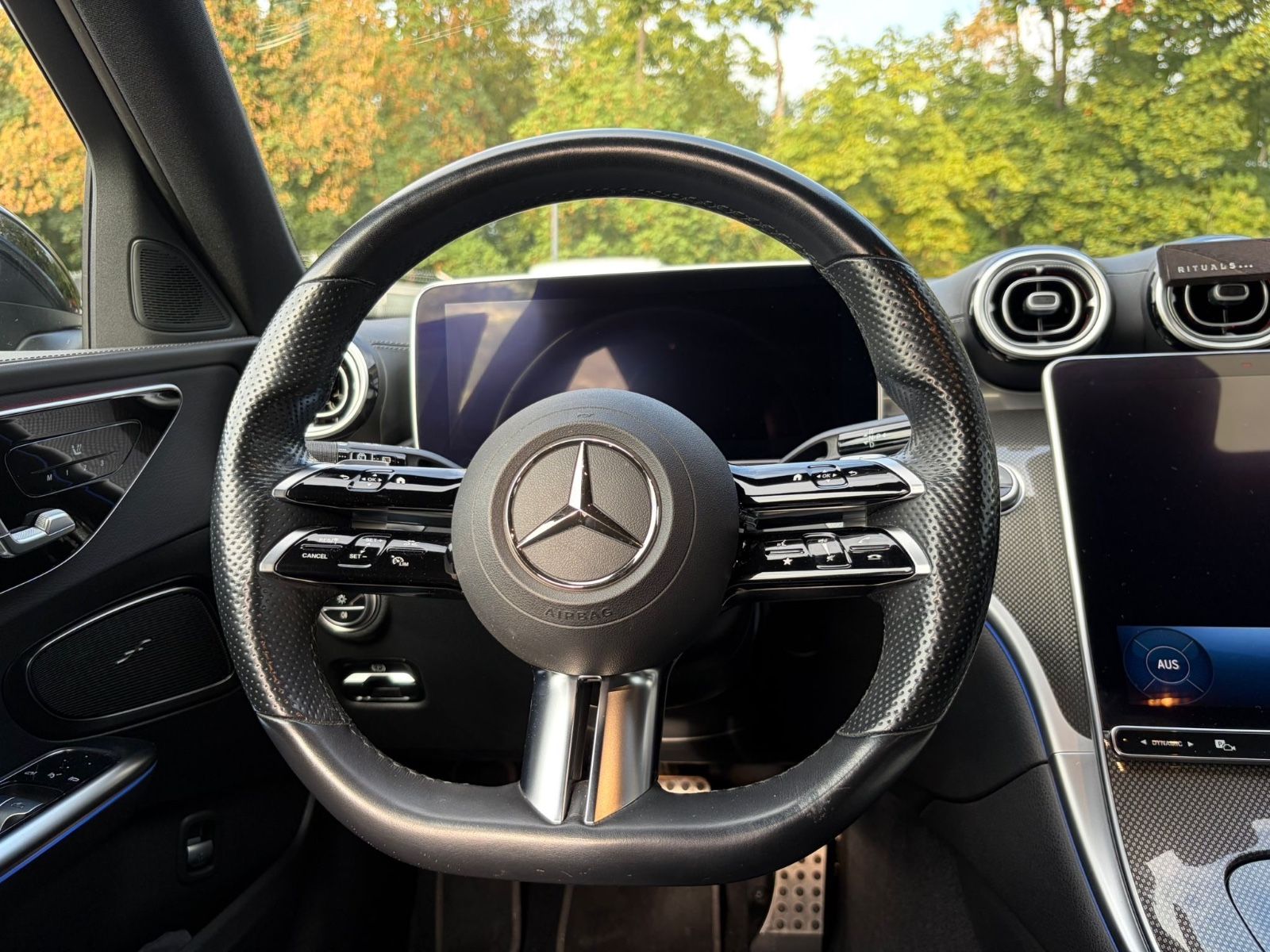 Fahrzeugabbildung Mercedes-Benz C 200 T *AMG-LINE*NIGHT*DIGITAL-LIGHT*19 ZOLL*