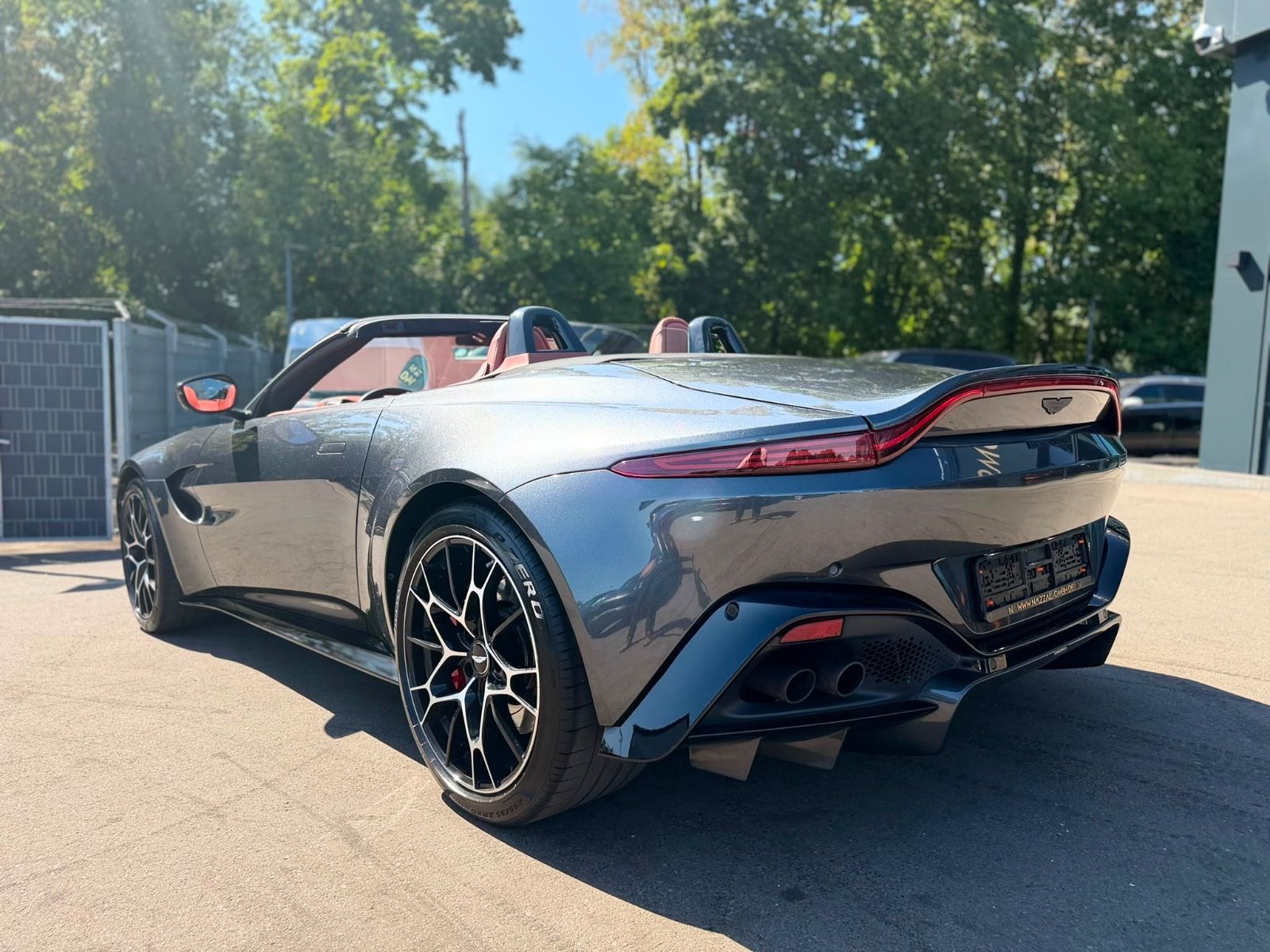 Fahrzeugabbildung Aston Martin V8 VANTAGE 4.0 V8 ROADSTER*UNFALLFREI*LED*360°*