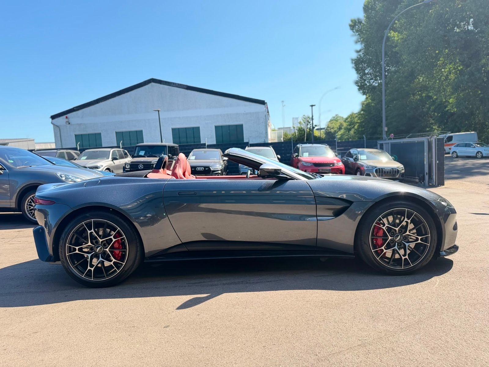 Fahrzeugabbildung Aston Martin V8 VANTAGE 4.0 V8 ROADSTER*UNFALLFREI*LED*360°*