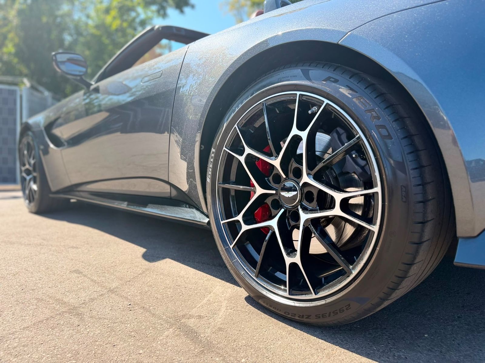 Fahrzeugabbildung Aston Martin V8 VANTAGE 4.0 V8 ROADSTER*UNFALLFREI*LED*360°*
