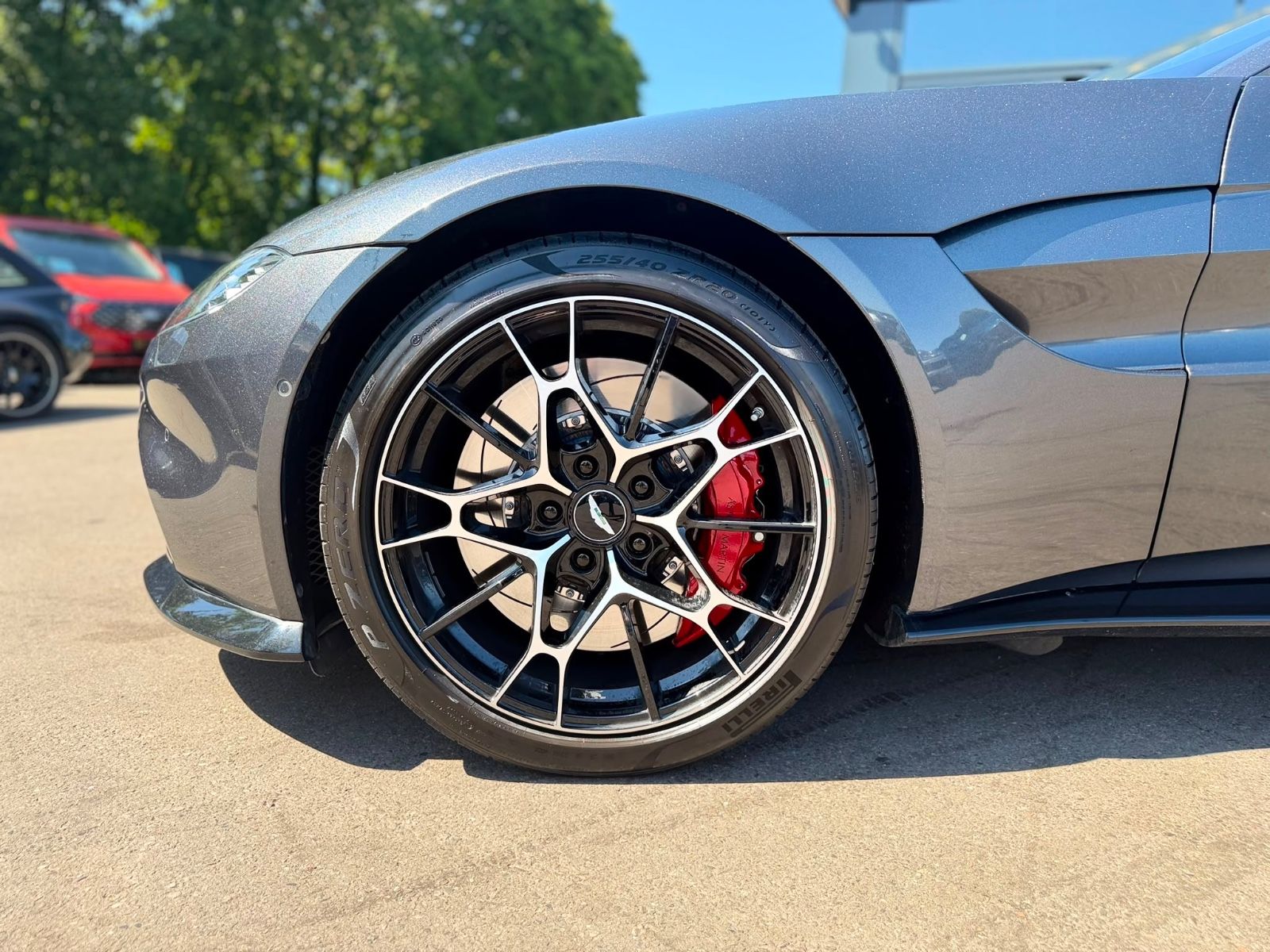 Fahrzeugabbildung Aston Martin V8 VANTAGE 4.0 V8 ROADSTER*UNFALLFREI*LED*360°*