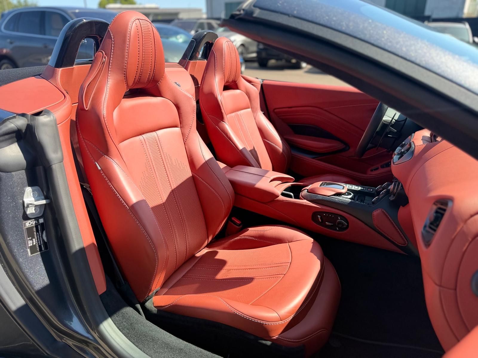 Fahrzeugabbildung Aston Martin V8 VANTAGE 4.0 V8 ROADSTER*UNFALLFREI*LED*360°*