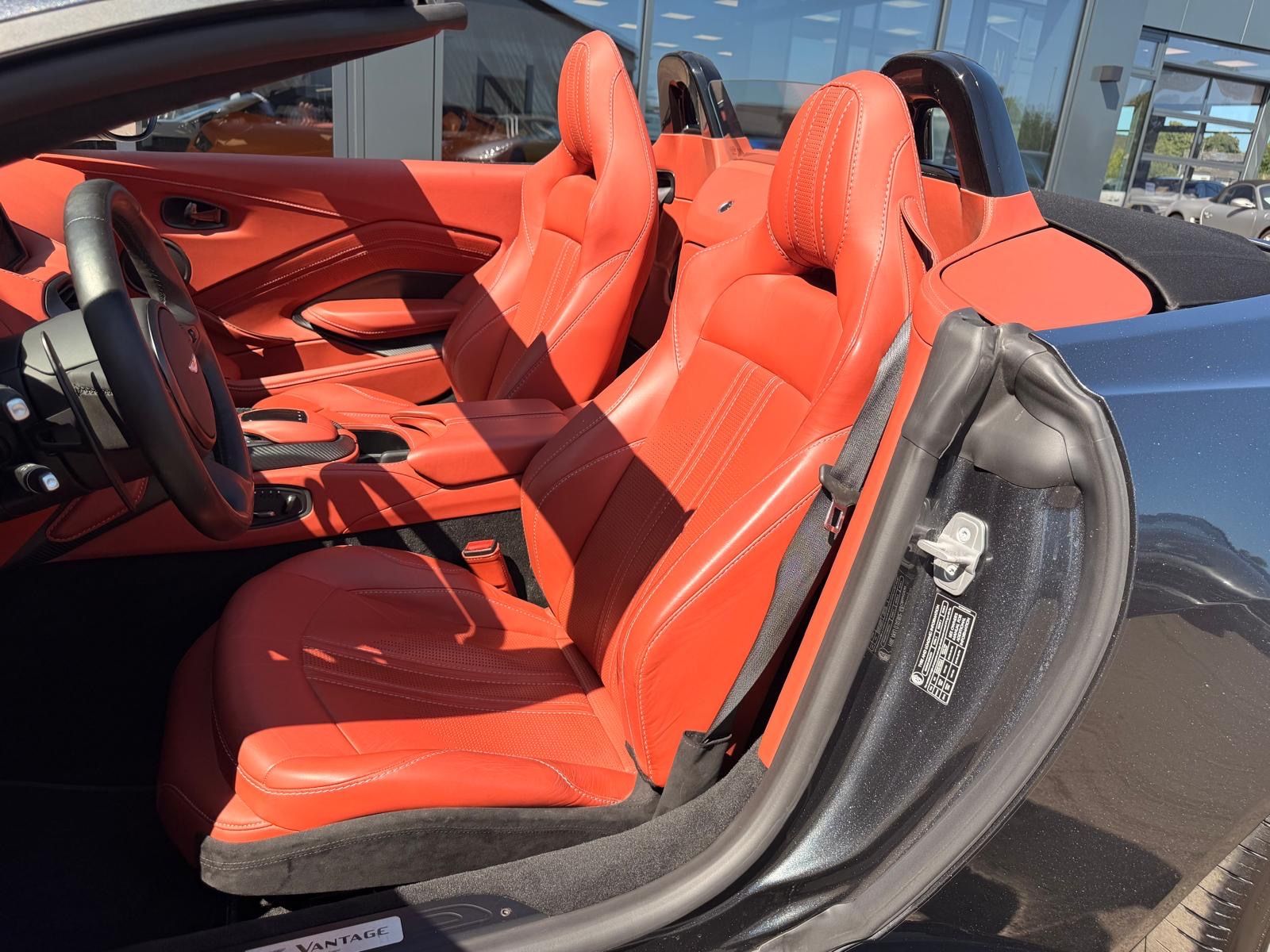 Fahrzeugabbildung Aston Martin V8 VANTAGE 4.0 V8 ROADSTER*UNFALLFREI*LED*360°*