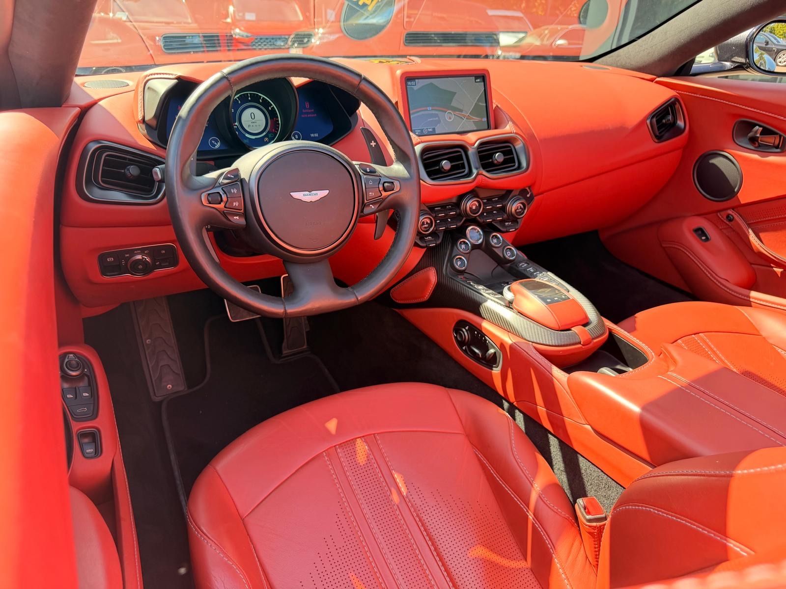 Fahrzeugabbildung Aston Martin V8 VANTAGE 4.0 V8 ROADSTER*UNFALLFREI*LED*360°*