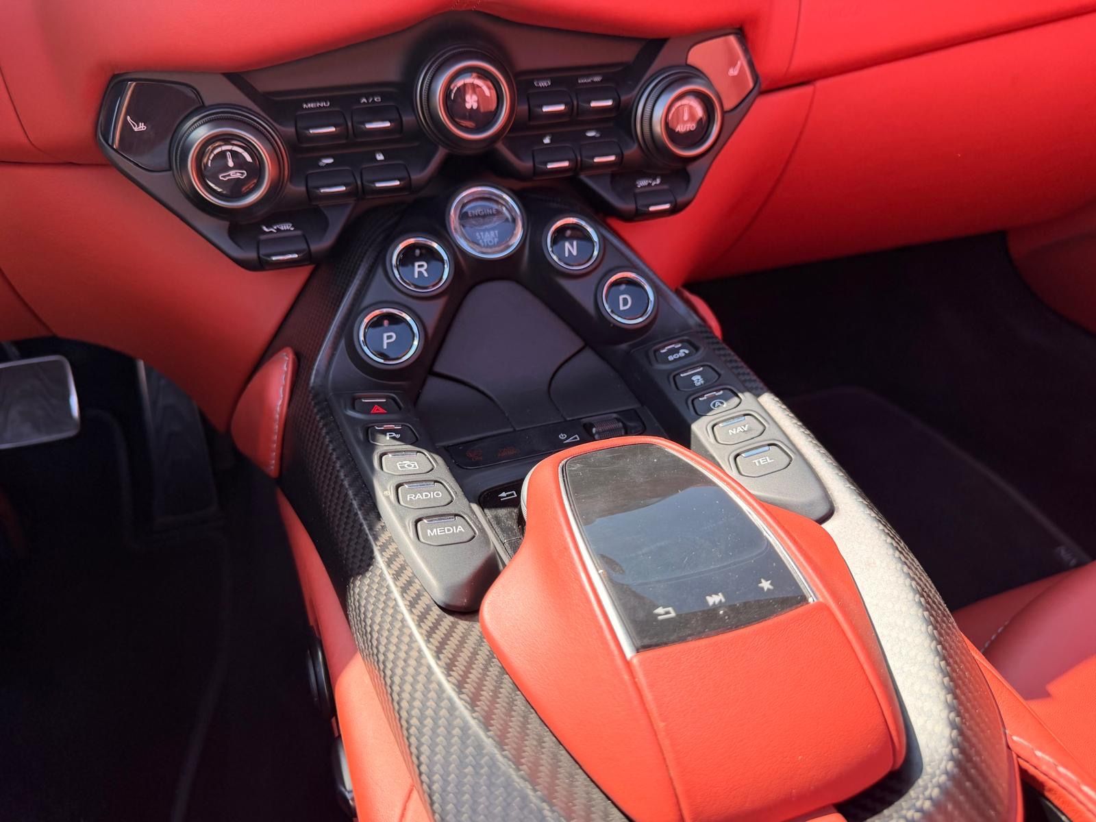 Fahrzeugabbildung Aston Martin V8 VANTAGE 4.0 V8 ROADSTER*UNFALLFREI*LED*360°*