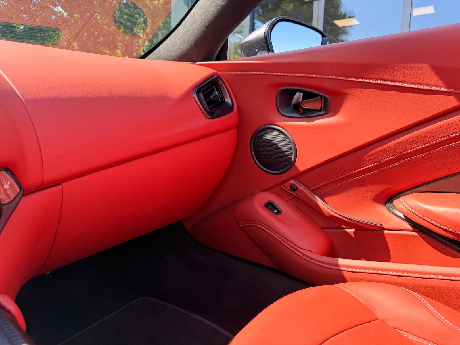 Fahrzeugabbildung Aston Martin V8 VANTAGE 4.0 V8 ROADSTER*UNFALLFREI*LED*360°*