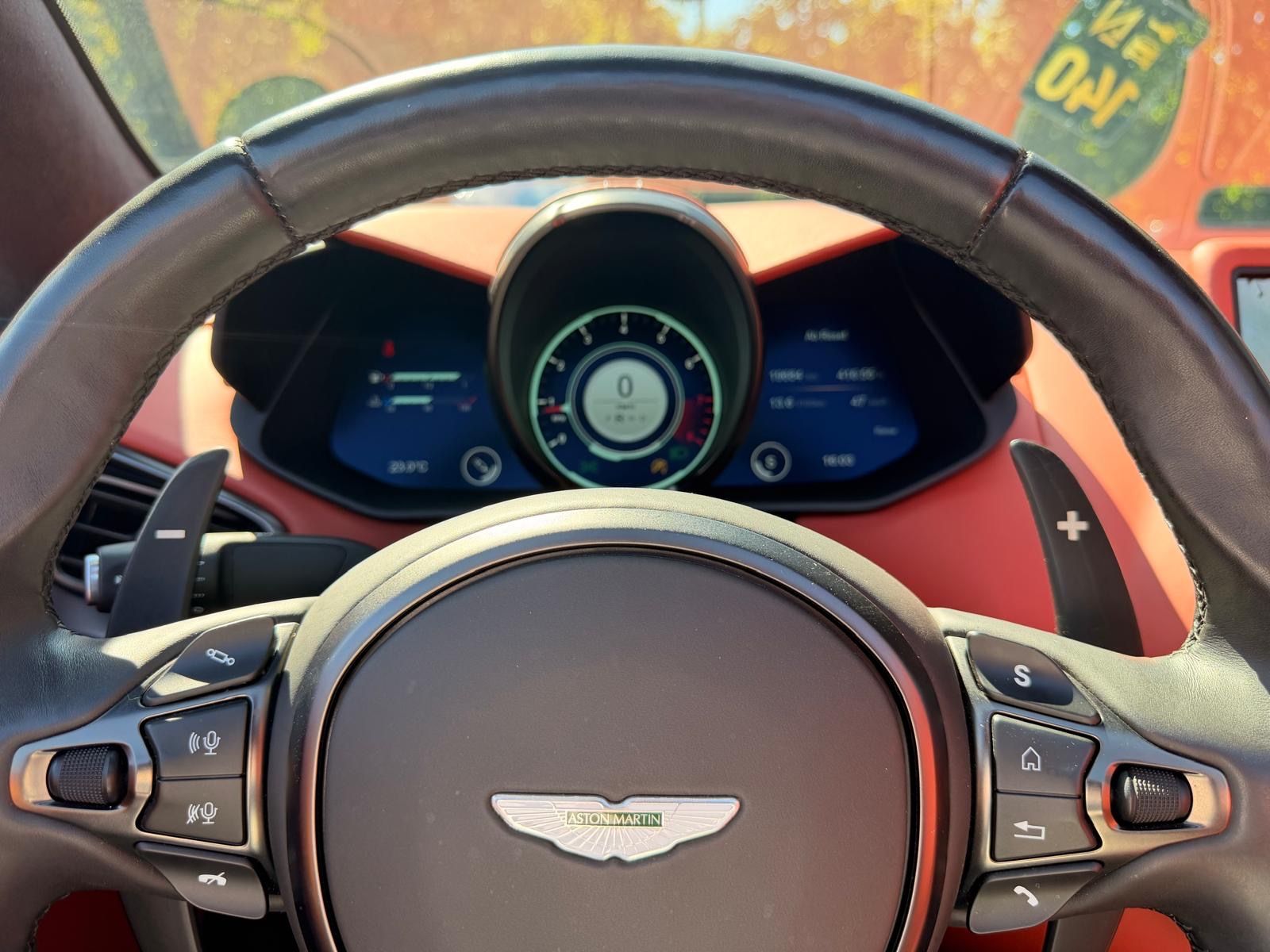 Fahrzeugabbildung Aston Martin V8 VANTAGE 4.0 V8 ROADSTER*UNFALLFREI*LED*360°*