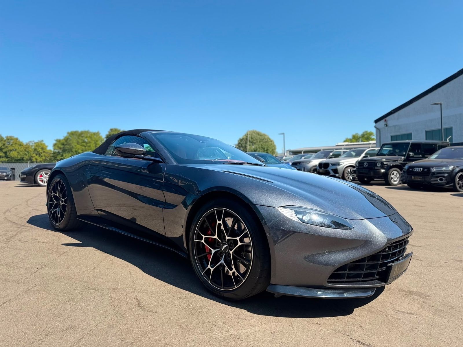 Fahrzeugabbildung Aston Martin V8 VANTAGE 4.0 V8 ROADSTER*UNFALLFREI*LED*360°*