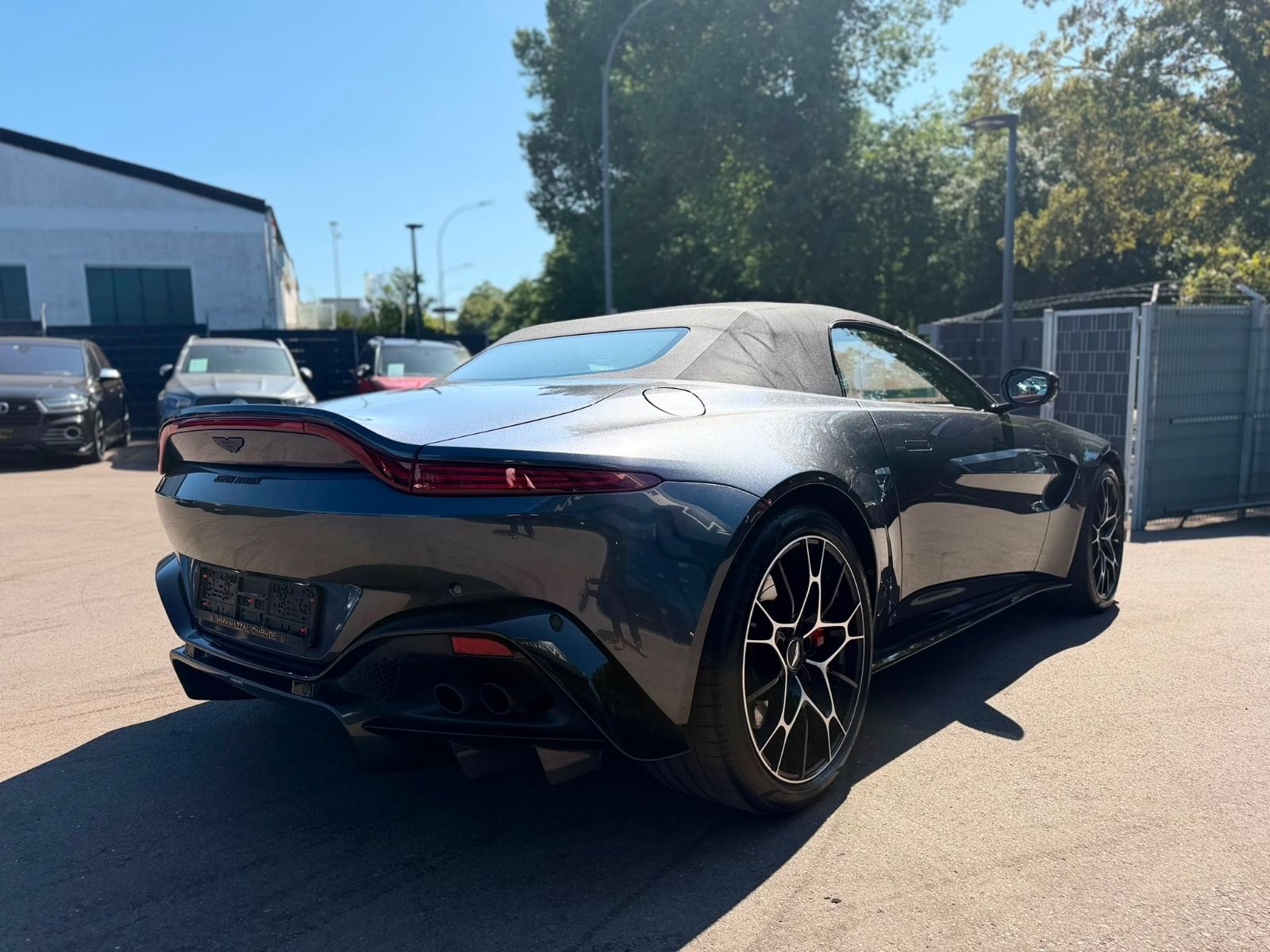 Fahrzeugabbildung Aston Martin V8 VANTAGE 4.0 V8 ROADSTER*UNFALLFREI*LED*360°*