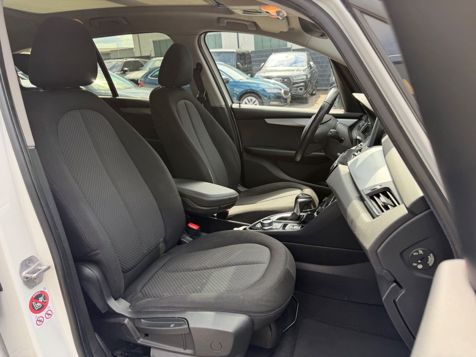 Fahrzeugabbildung BMW 218 GRAN TOURER *AUTOMATIK*NAVI*PANO*SHZ*KAMERA*